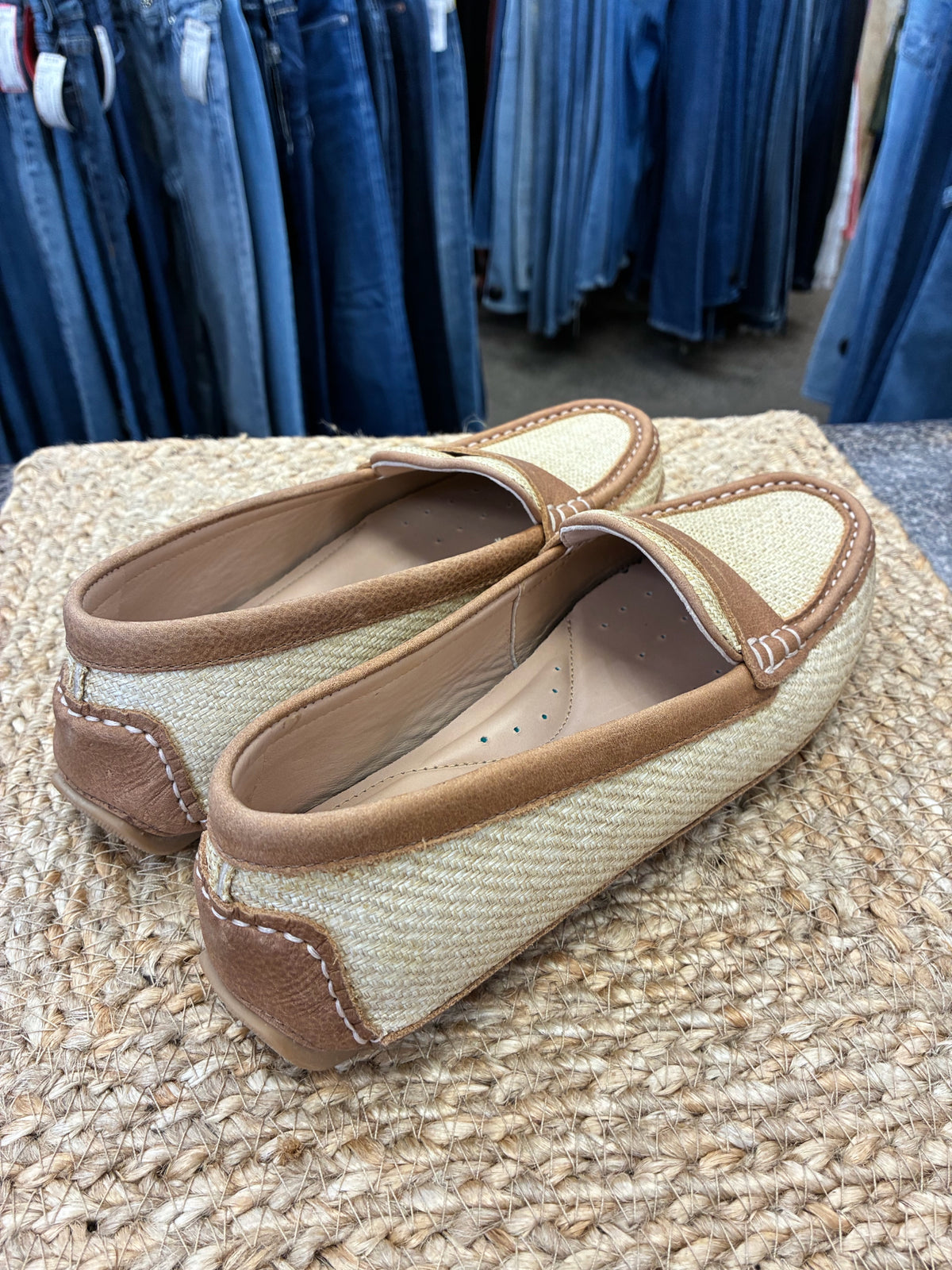 Pre-owned Flag Ltd. Cream Tan Trim Size 8.5 Shoe