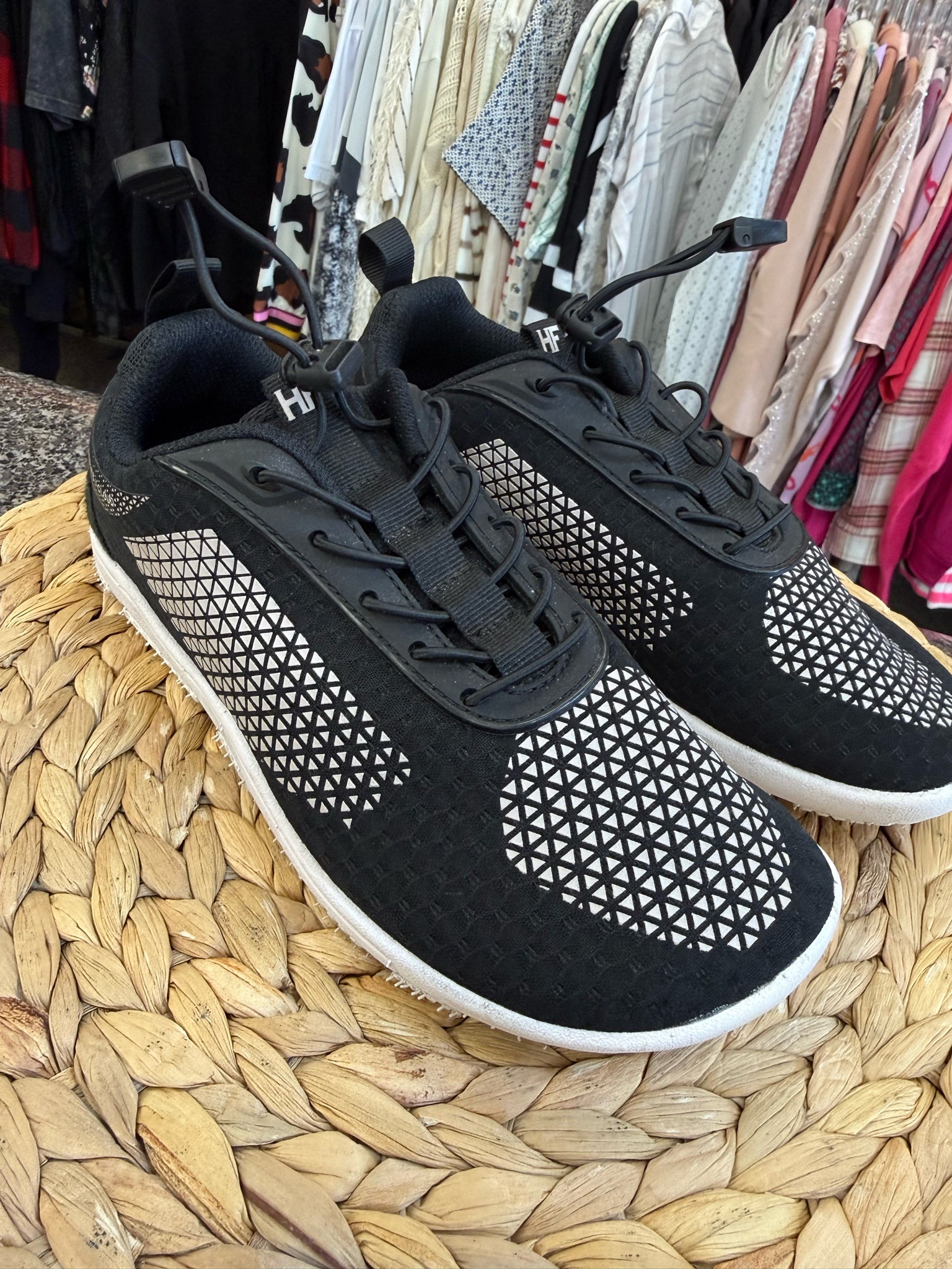 Pre-owned HIKE Black White Print Size 7 Sneaker