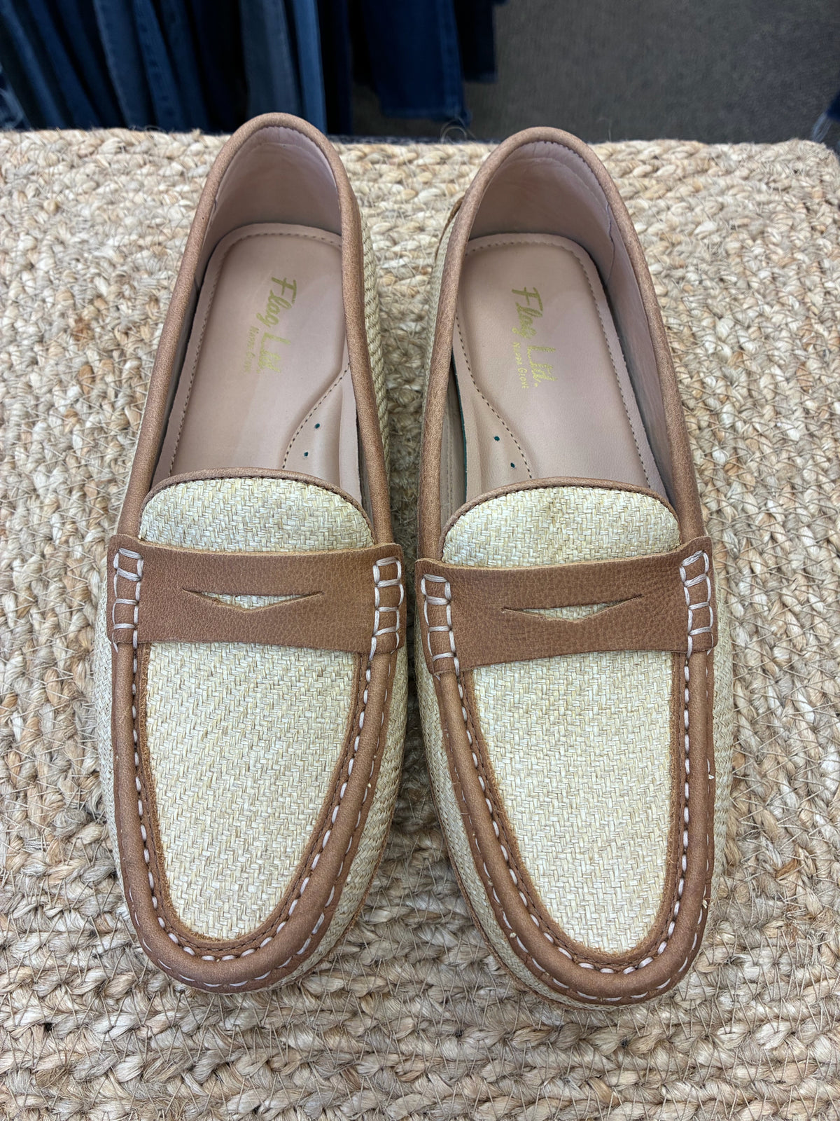 Pre-owned Flag Ltd. Cream Tan Trim Size 8.5 Shoe
