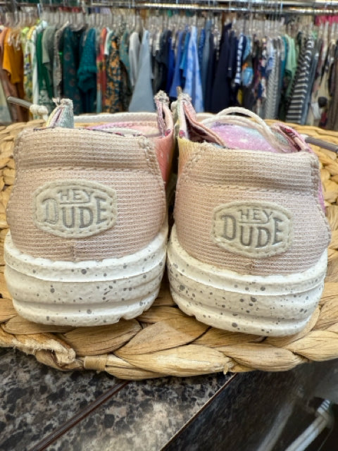 Pre-owned HEY DUDE Pink print Yellow Shoe Size 7 Girls Shoe