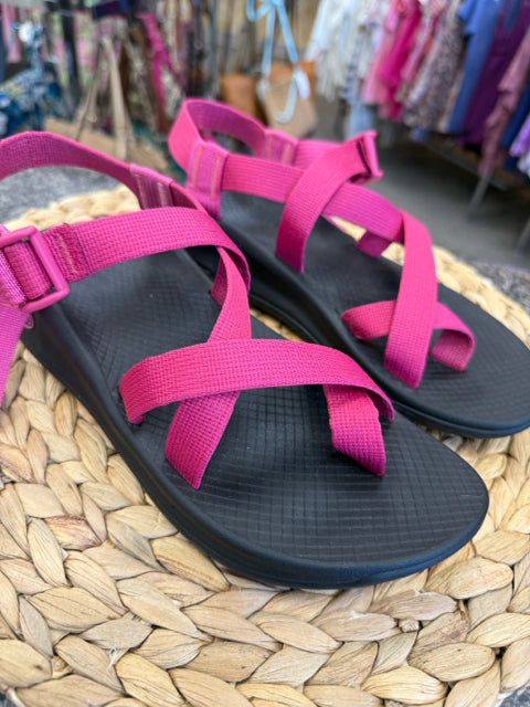 New  Without Tag CHACO Hot pink Black Size 8 Sandal