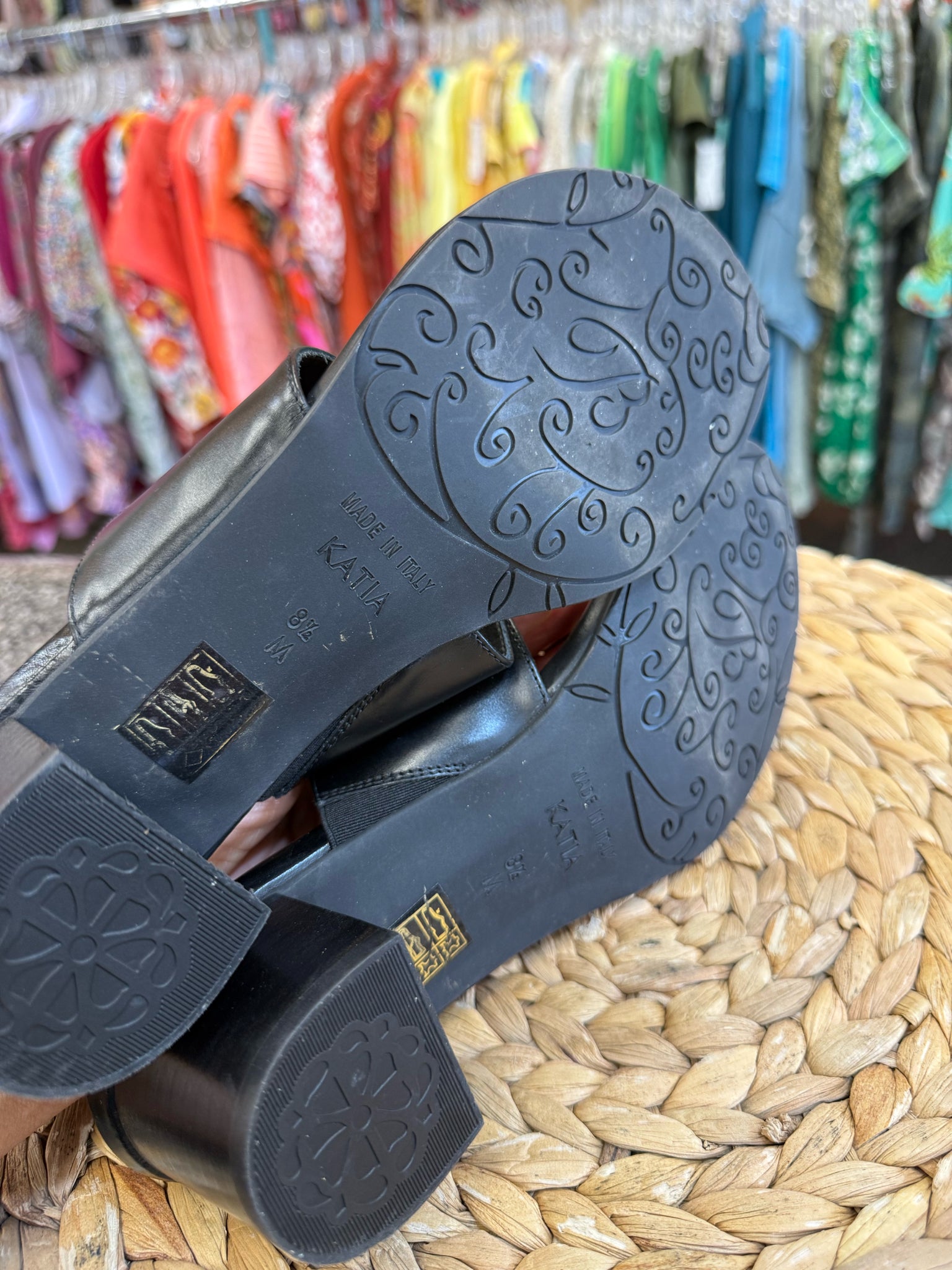 Pre-owned BRIGHTON Black Silver Trim Size 8.5 Sandal