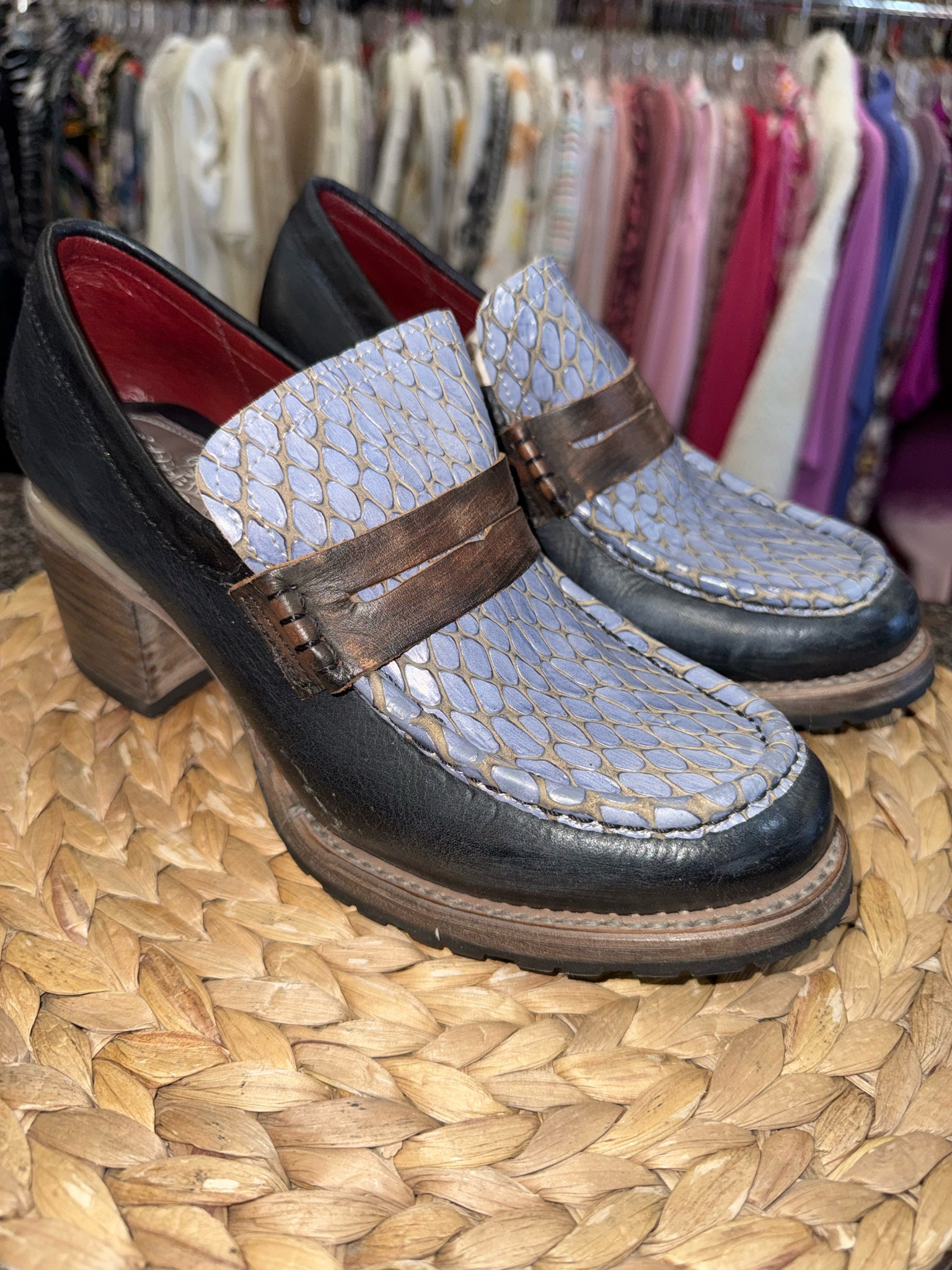 Pre-owned FREEBIRD Navy Light Blue Size 9 Designer Shoe