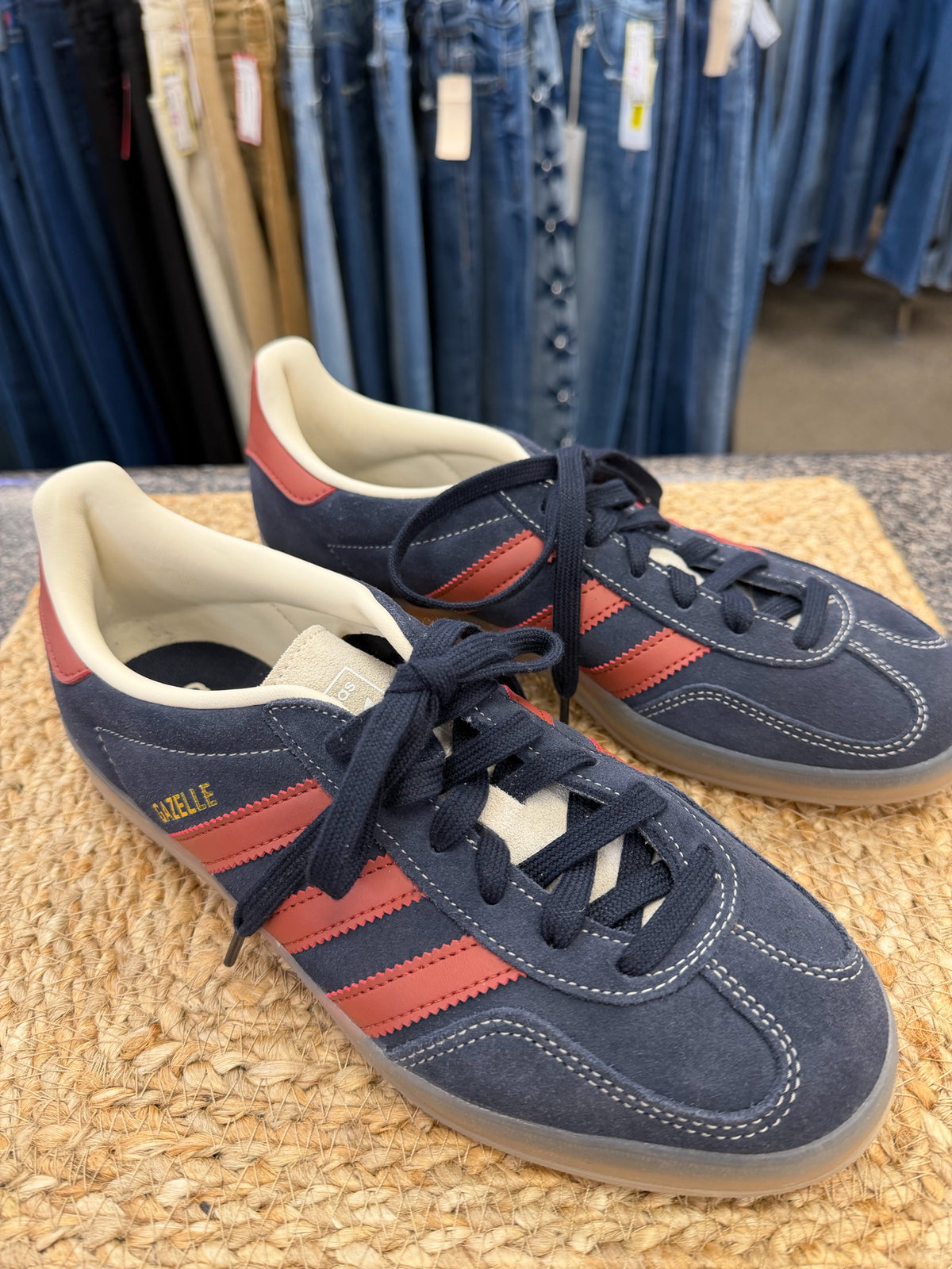Pre-owned ADIDAS Navy Red Trim Size 7.5 Designer Sneaker