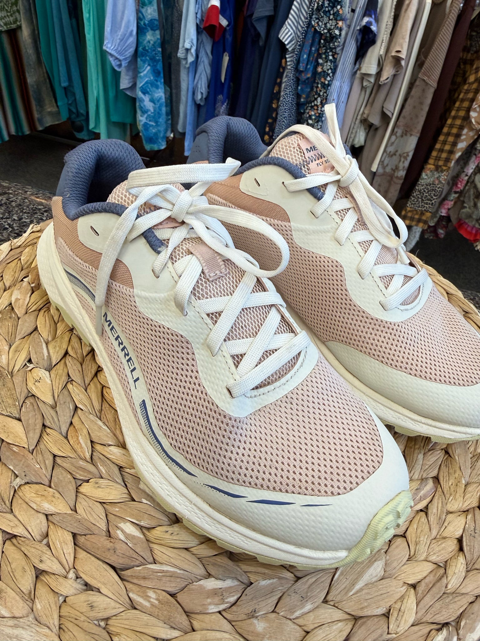 Pre-owned MERRELL Pale pink Navy Trim Size 7 Sneaker