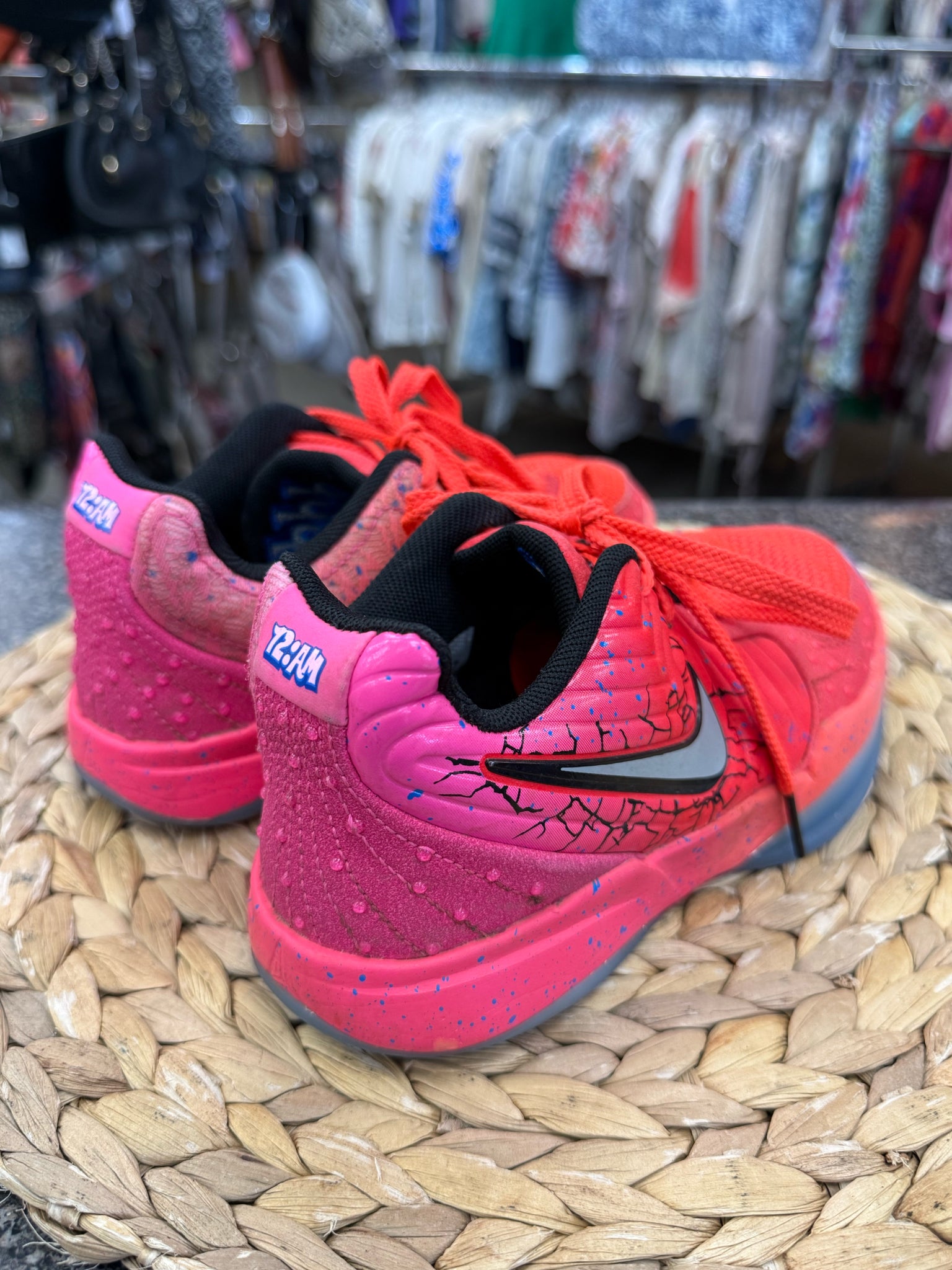 Pre-owned NIKE Neon coral Black C-SIZE 2 Boys Designer Sneaker