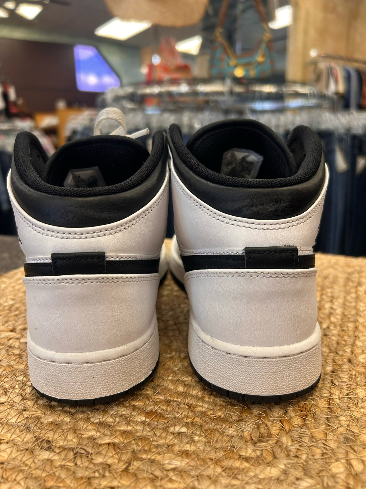 Pre-owned Nike Air Jordan White Black Trim C-SIZE 7 Boys Designer Sneaker