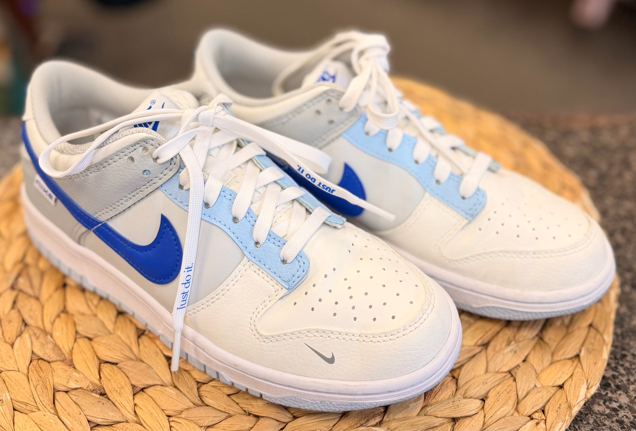 Pre-owned NIKE White Gray C-SIZE 6 Boys Designer Sneaker