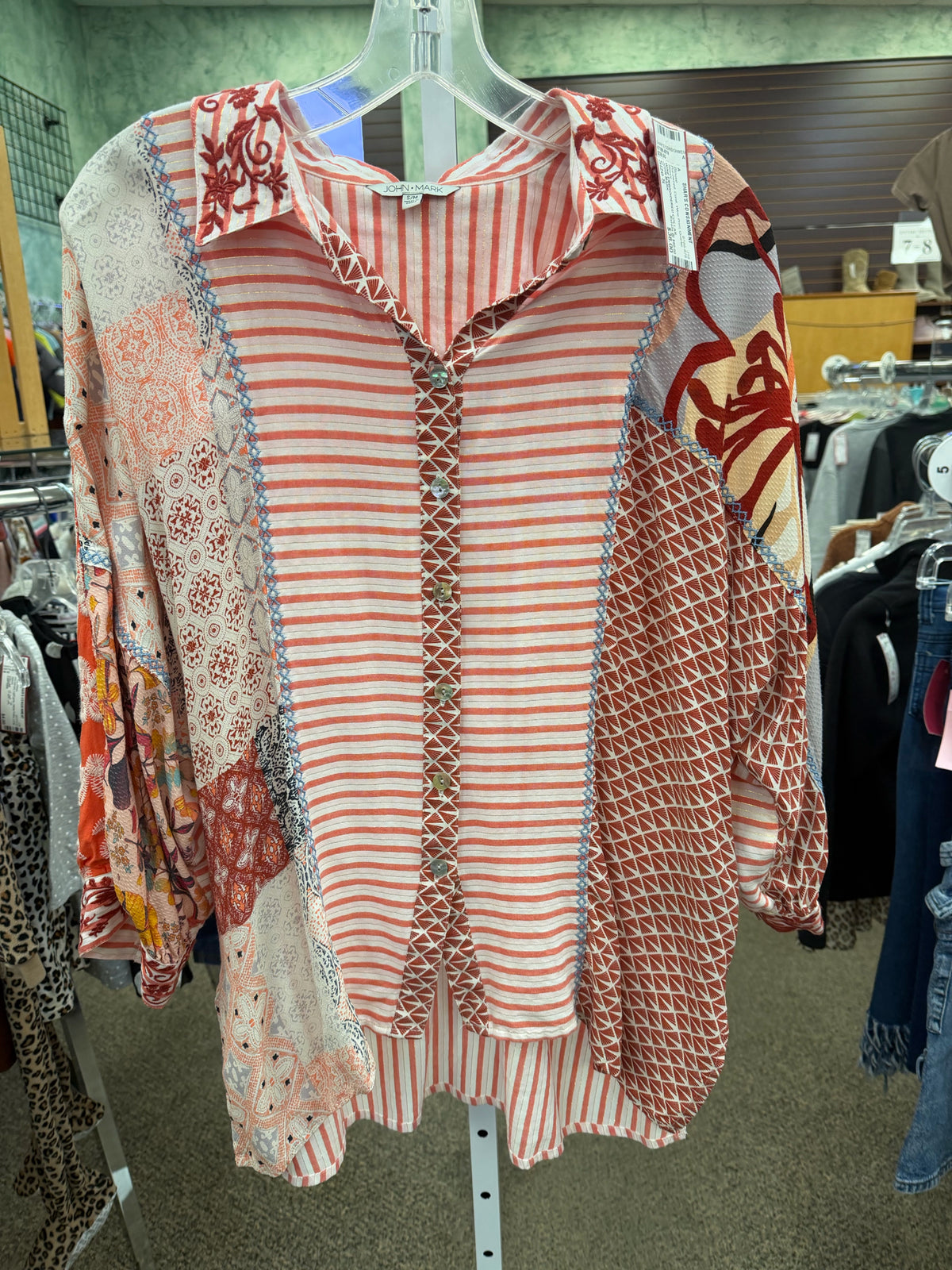 Pre-owned JOHN MARK Coral Wine Print Size: S Quarter Sleeve Blouse