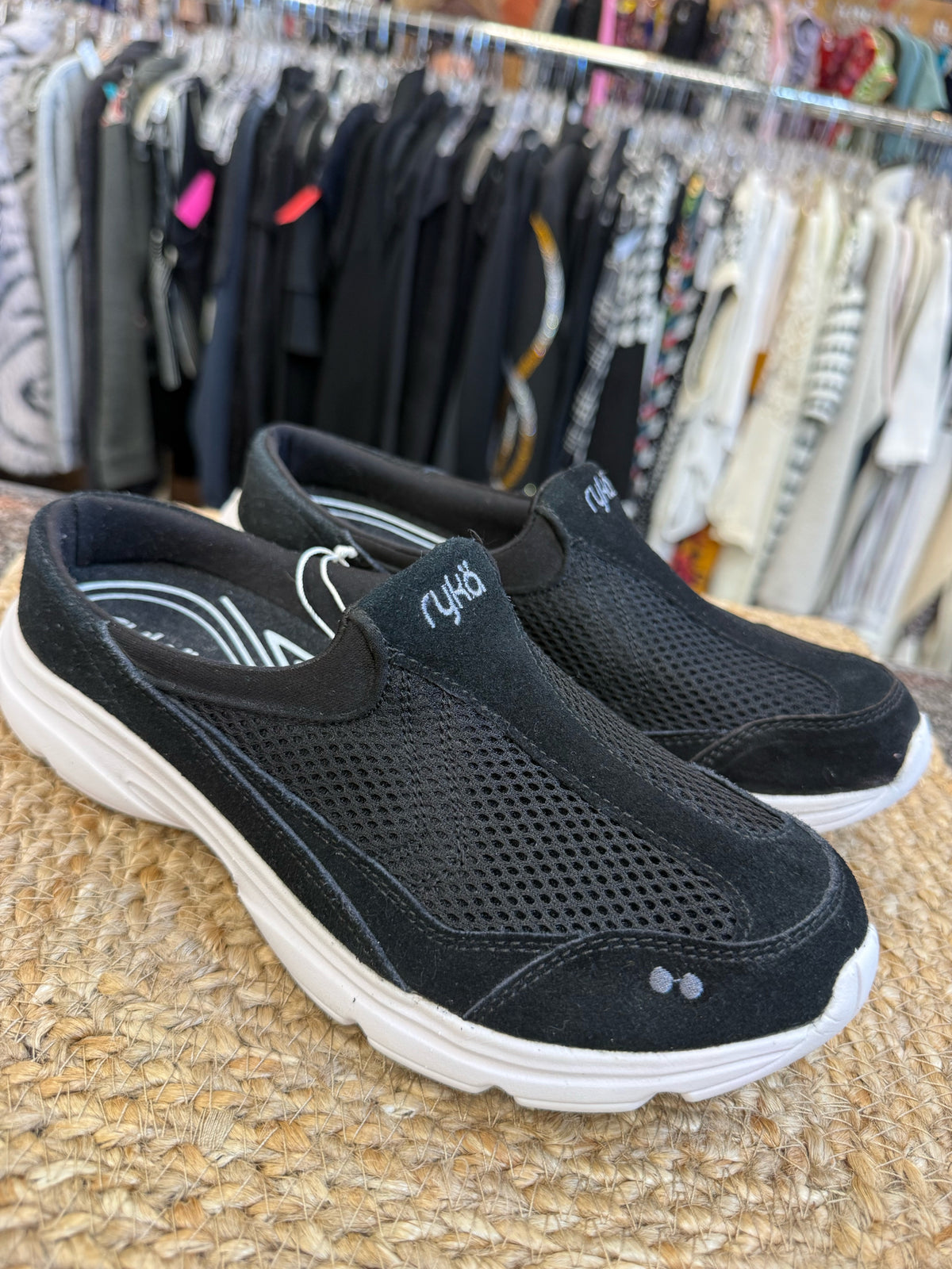 New with Tag RYKA Black White Trim Size 8 Shoe