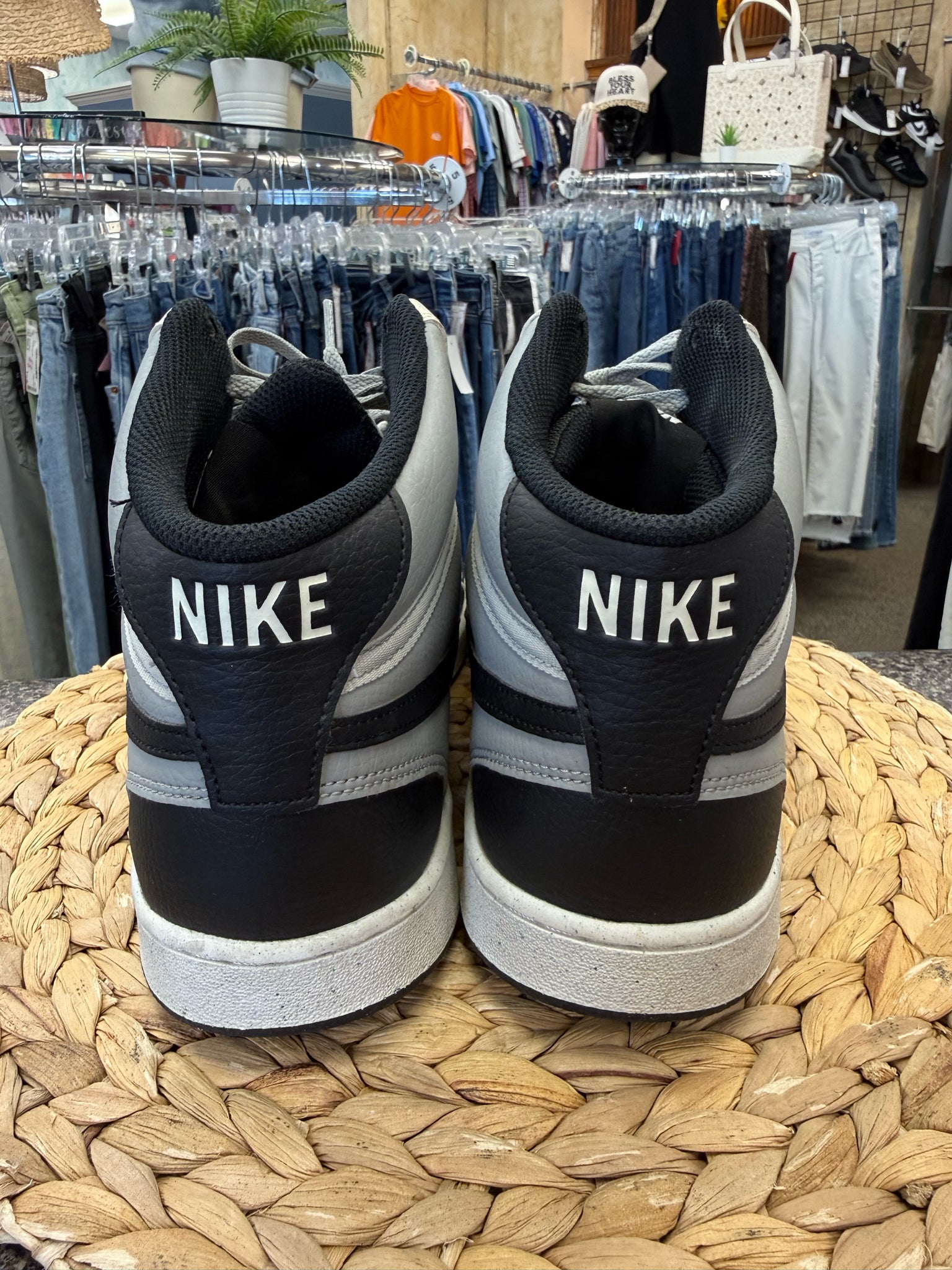 Pre-owned NIKE Gray Black Trim SHOE SIZE 12 MENS Designer Shoe