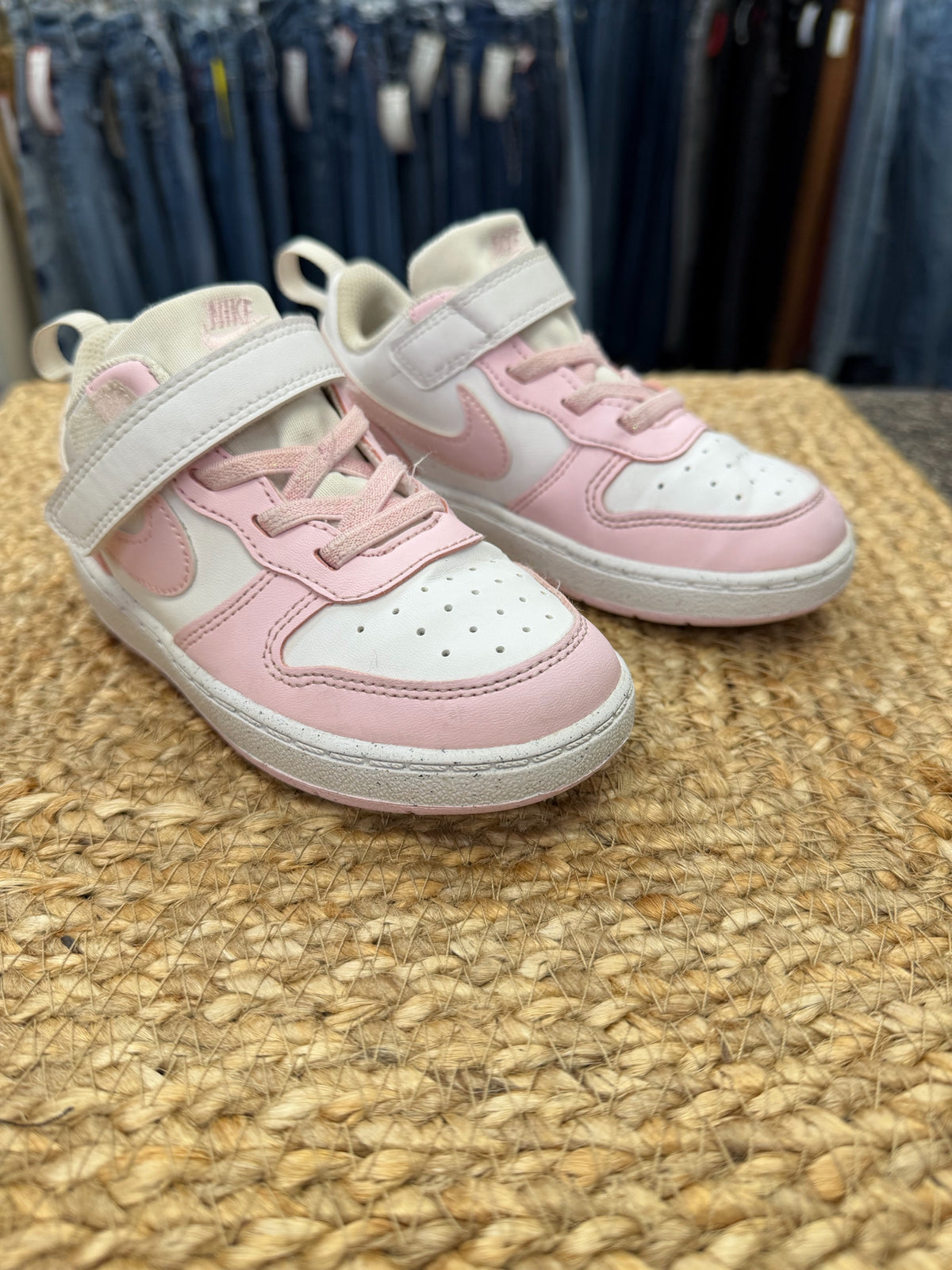 Pre-owned NIKE Pink White Shoe Size 9 Girls Sneaker