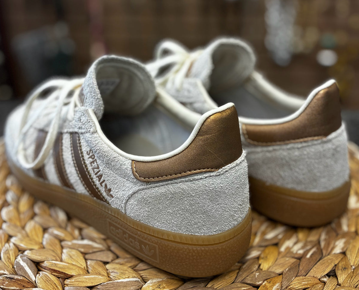 Pre-owned ADIDAS Cream Brown Trim Size 8 Designer Sneaker