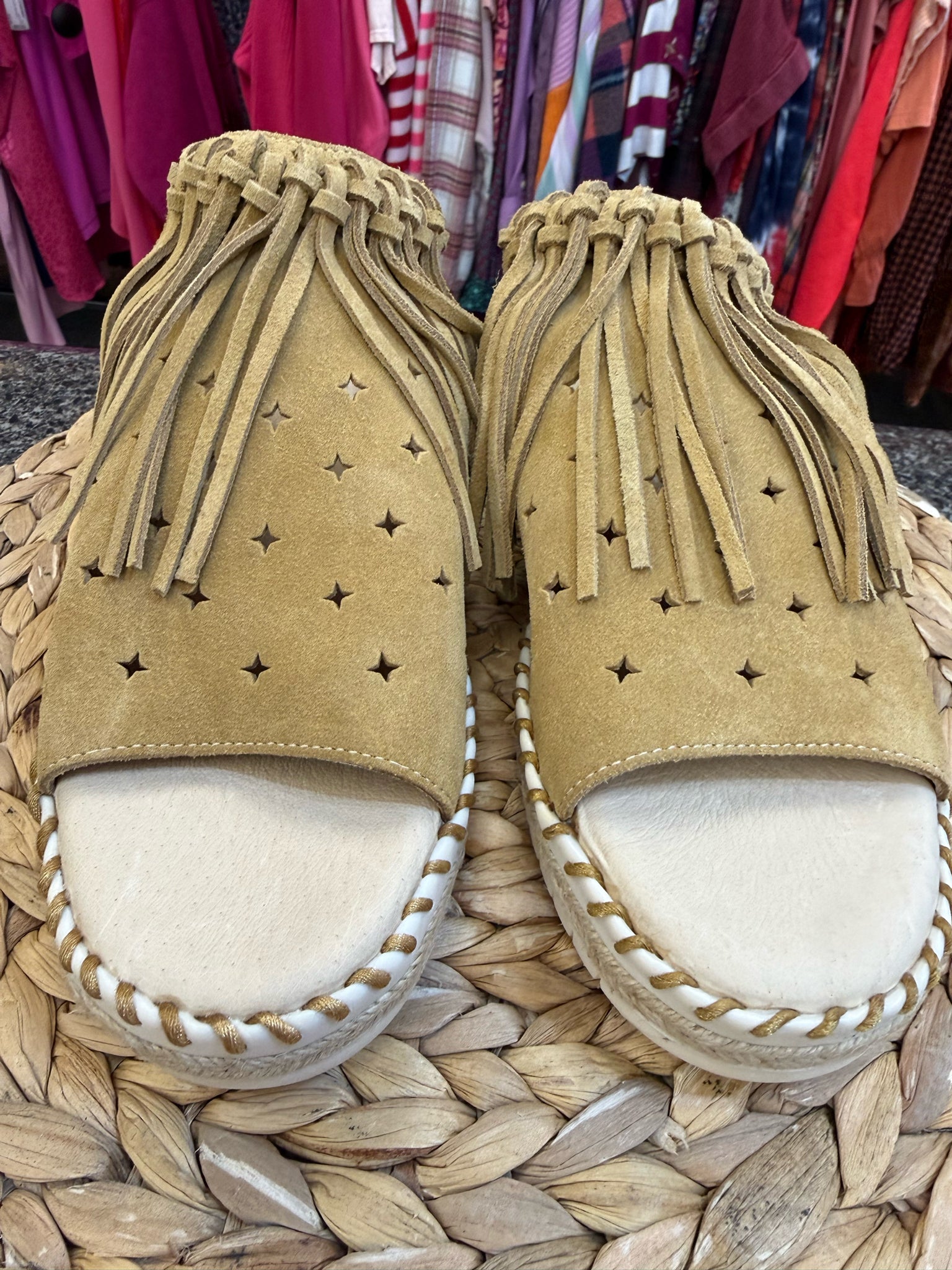 New with Tag FIVE TRIBE Tan Size 7 Sandal