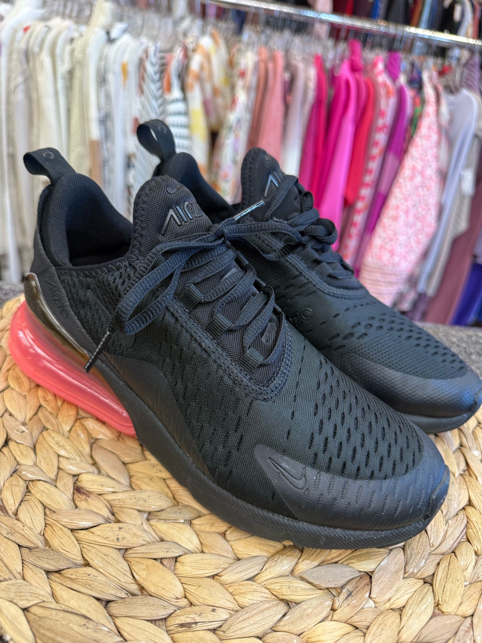 Pre-owned NIKE Black Pink Trim Size 7 Designer Sneaker