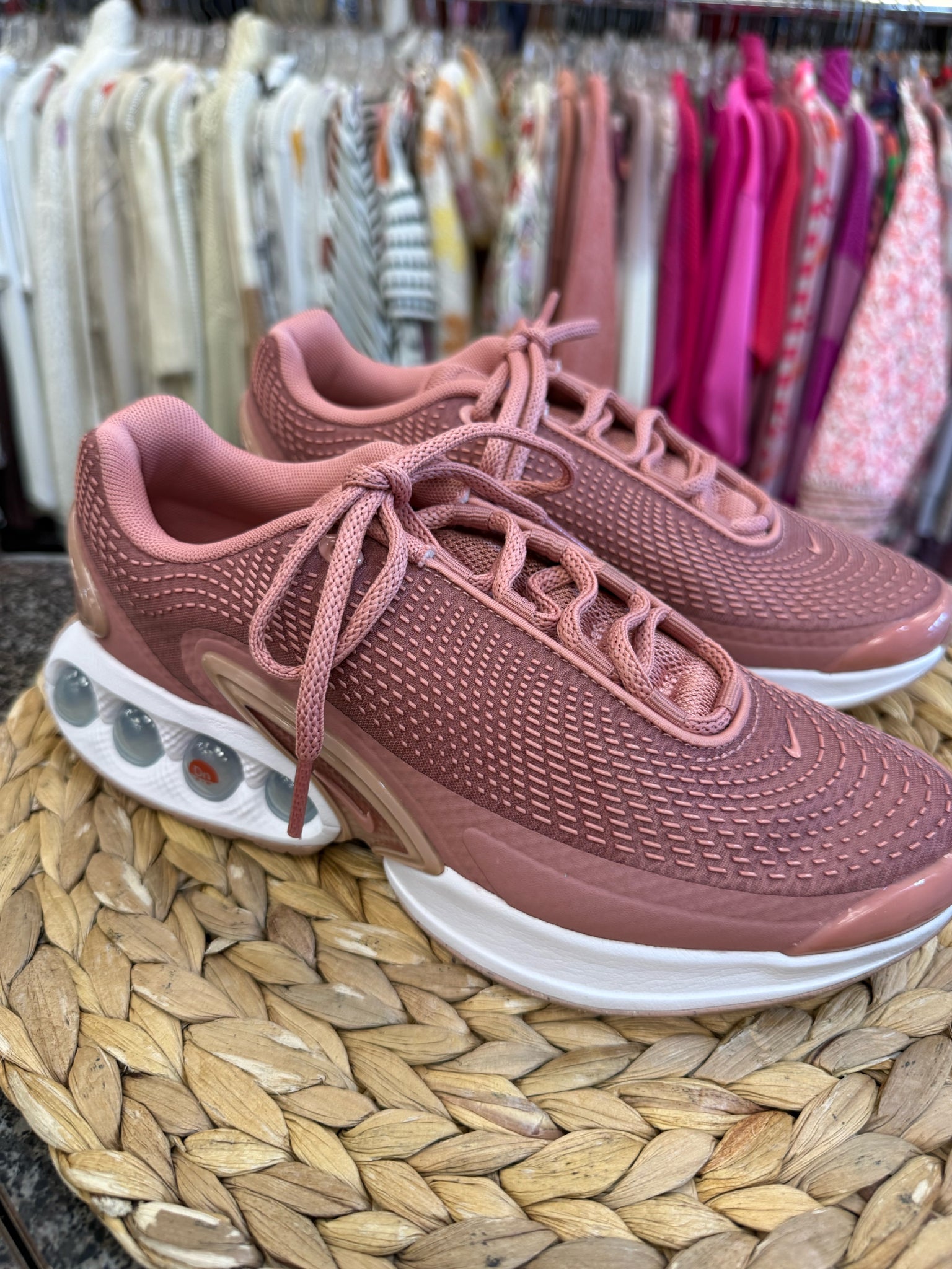 Pre-owned NIKE Dusty pink Size 6.5 Designer Sneaker