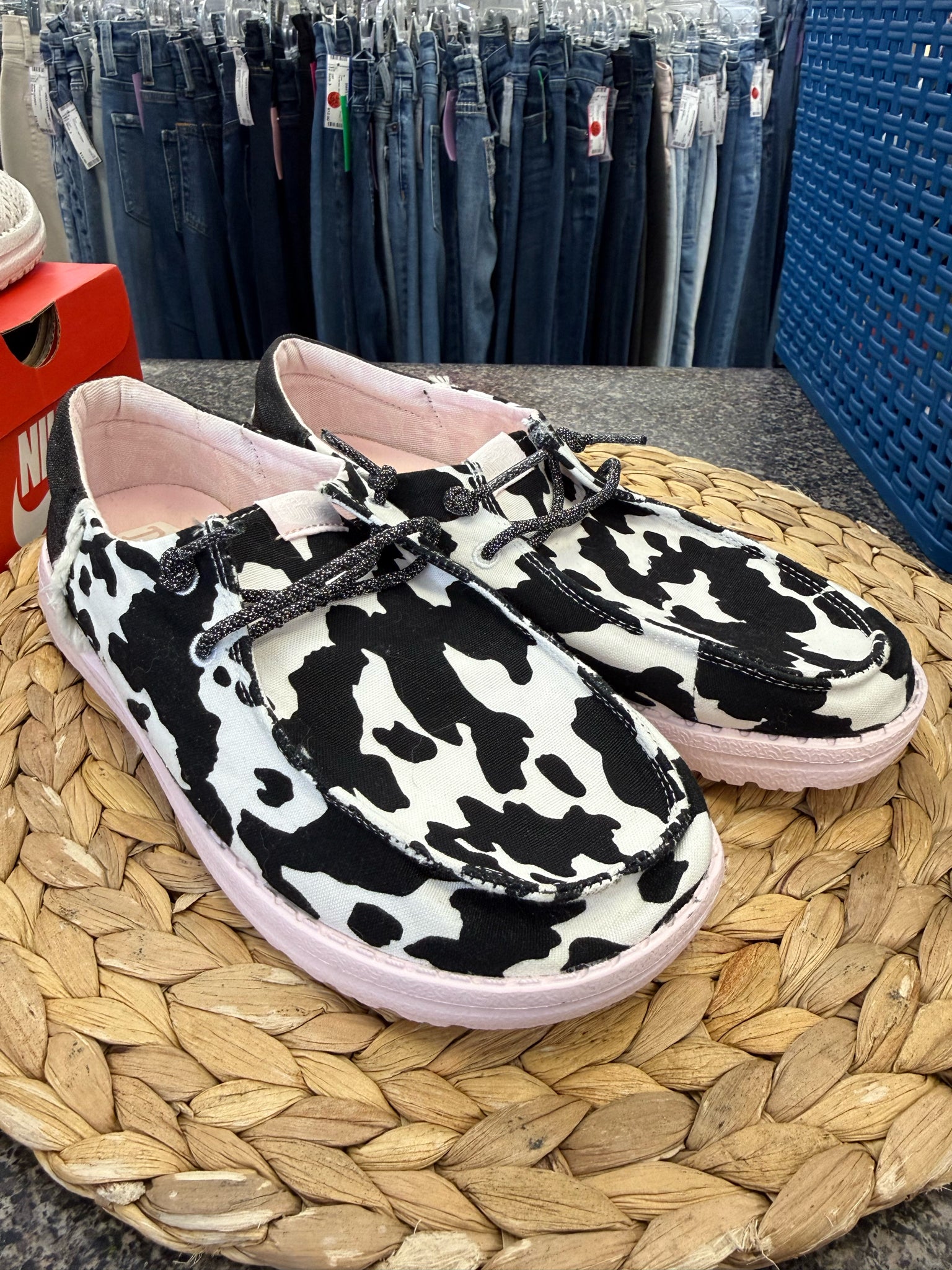 Pre-owned HEY DUDE Cow Print Sparkle Trim Shoe Size 4 Girls Shoe