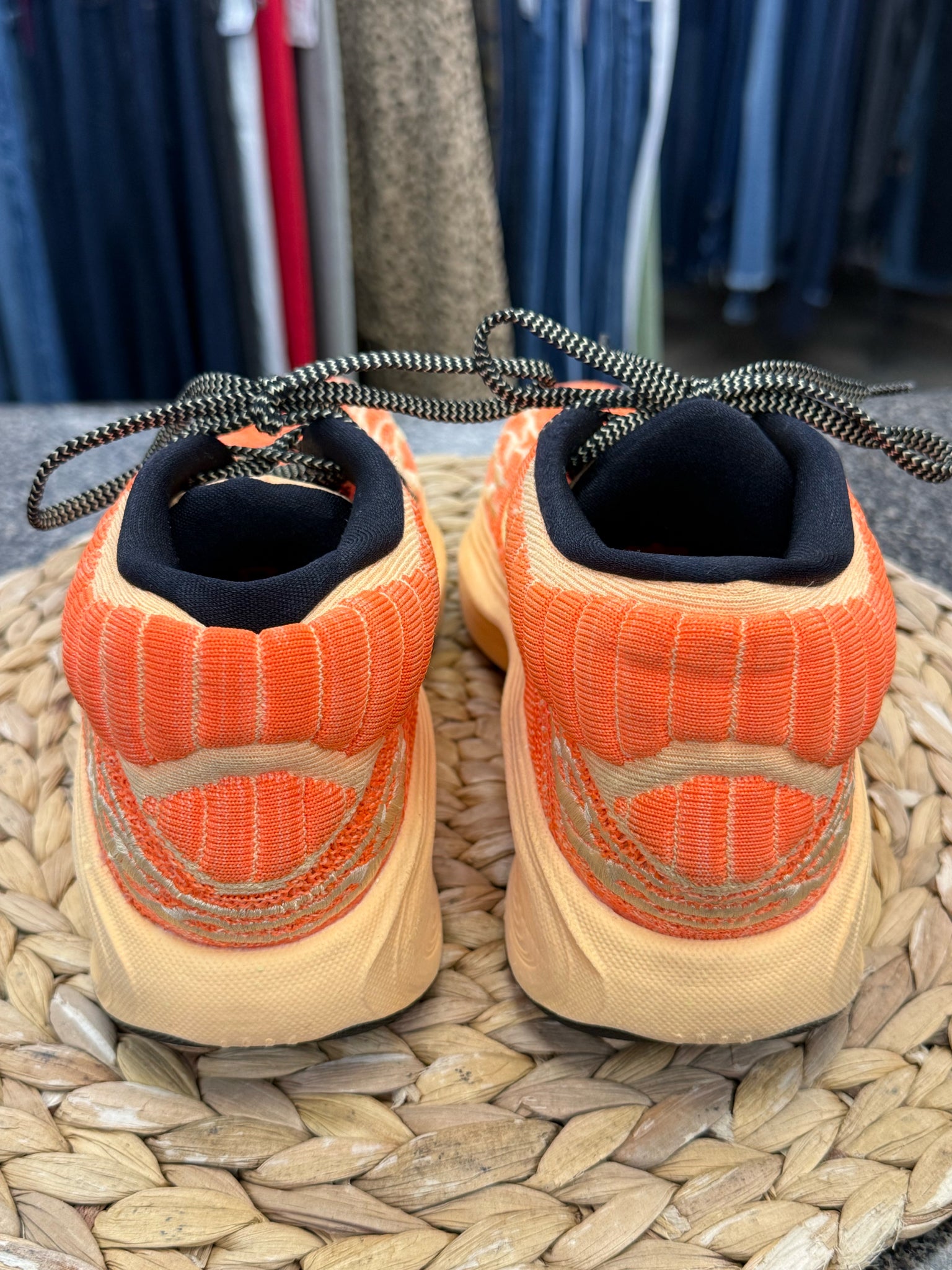 Pre-owned NIKE Orange Yellow Trim SHOE SIZE 7 MENS Designer Sneaker