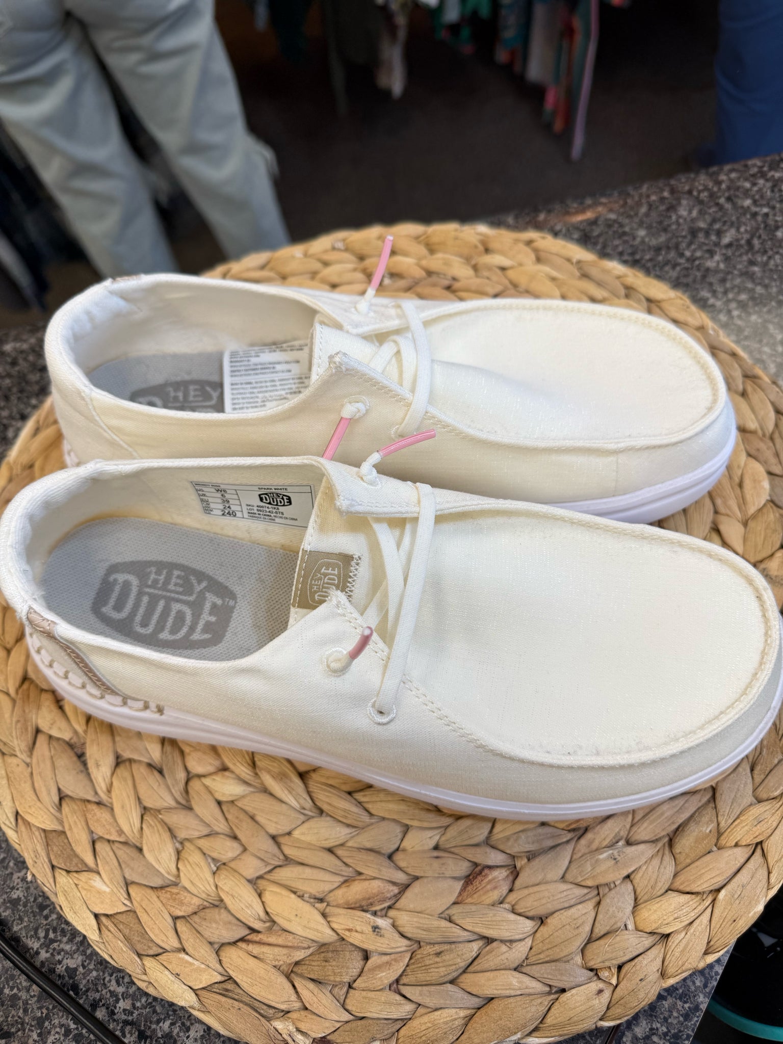 New with Tag HEY DUDE Off white Size 8 Shoe