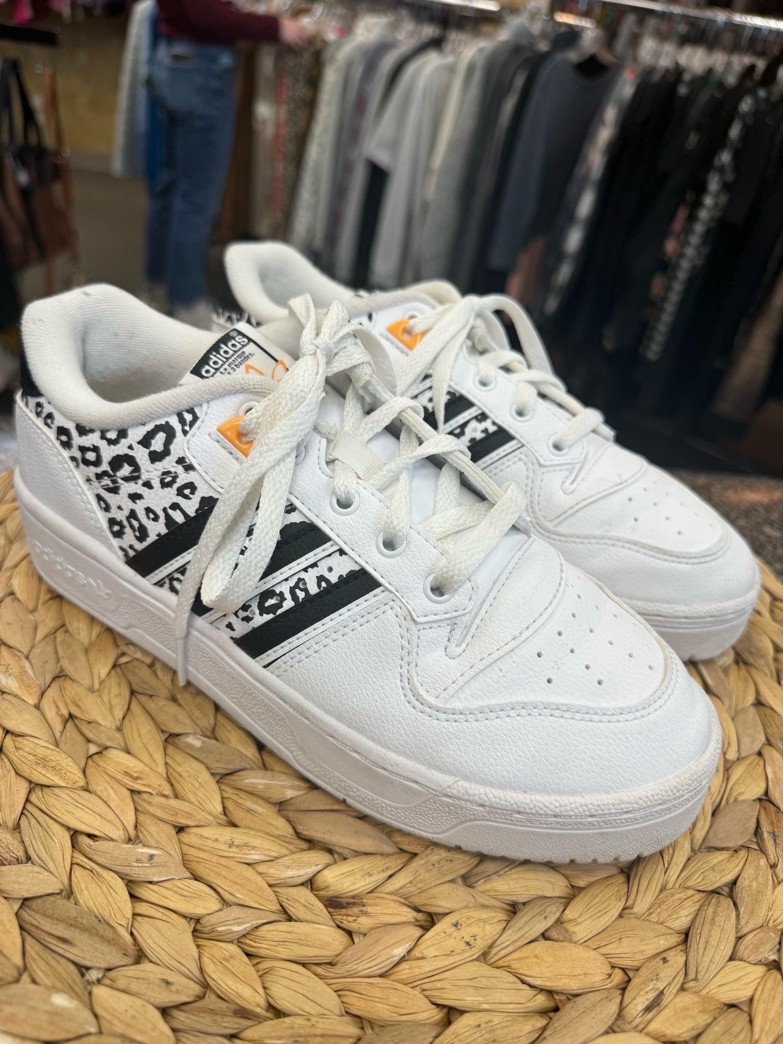 Pre-owned ADIDAS White Black Animal Size 5.5 Sneaker