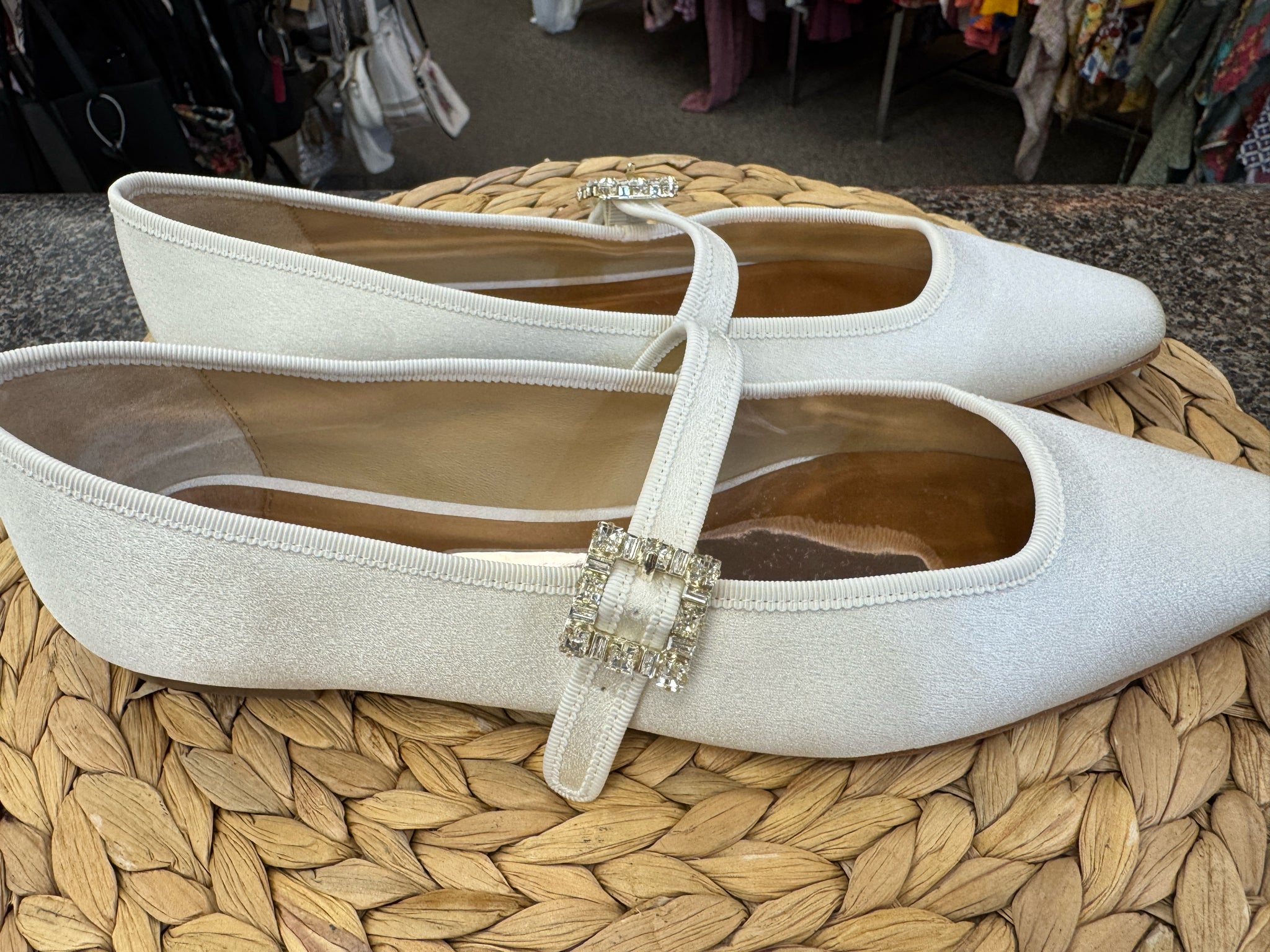 Pre-owned BADGLEY MISCHKA Cream Size 10 Shoe