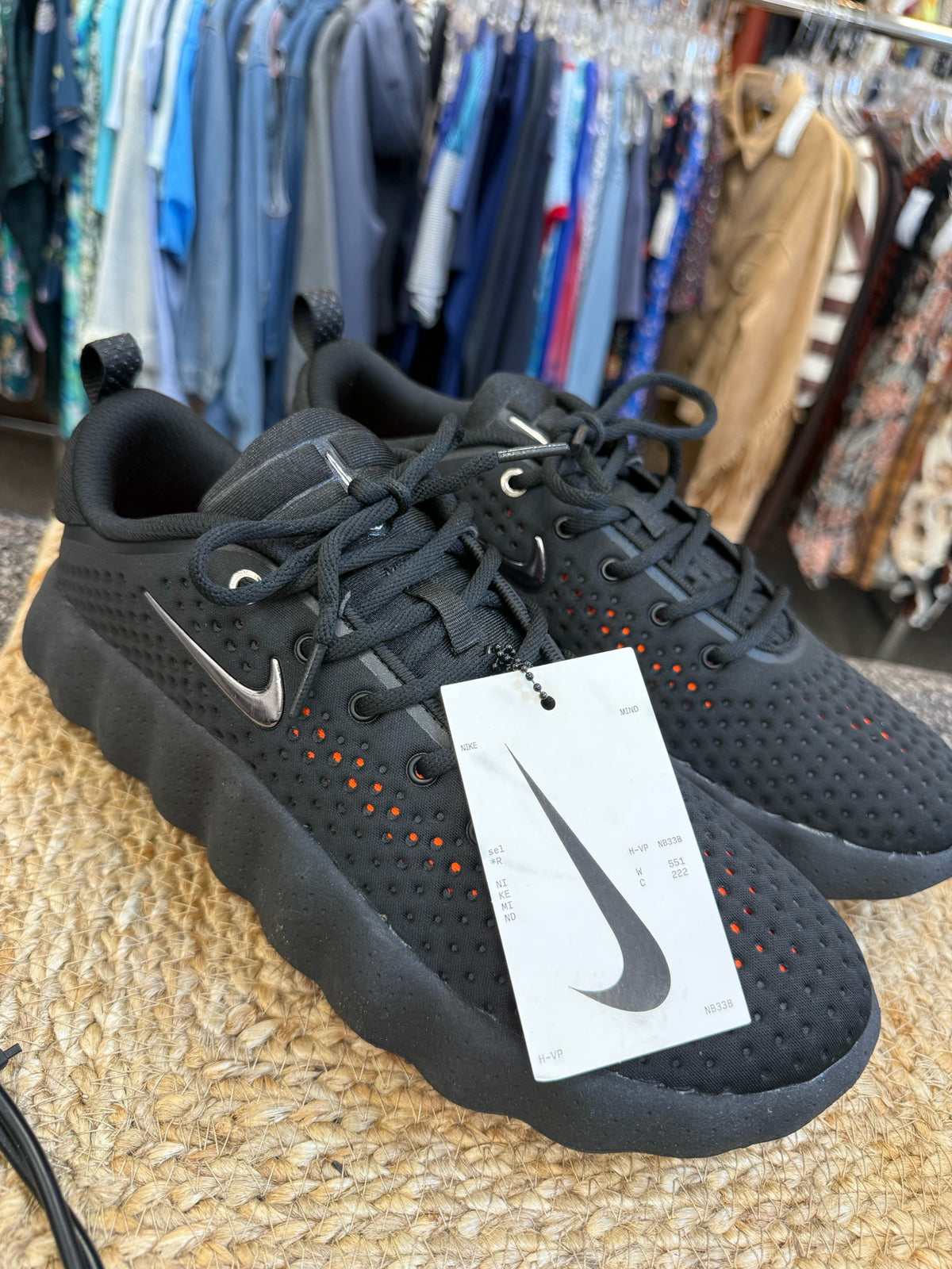 New with Tag NIKE Black SHOE SIZE 11 MENS Designer Sneaker