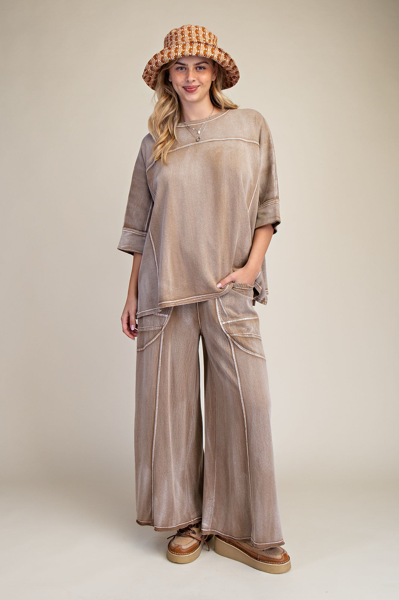 New EASEL Tan blend Size Small Pants