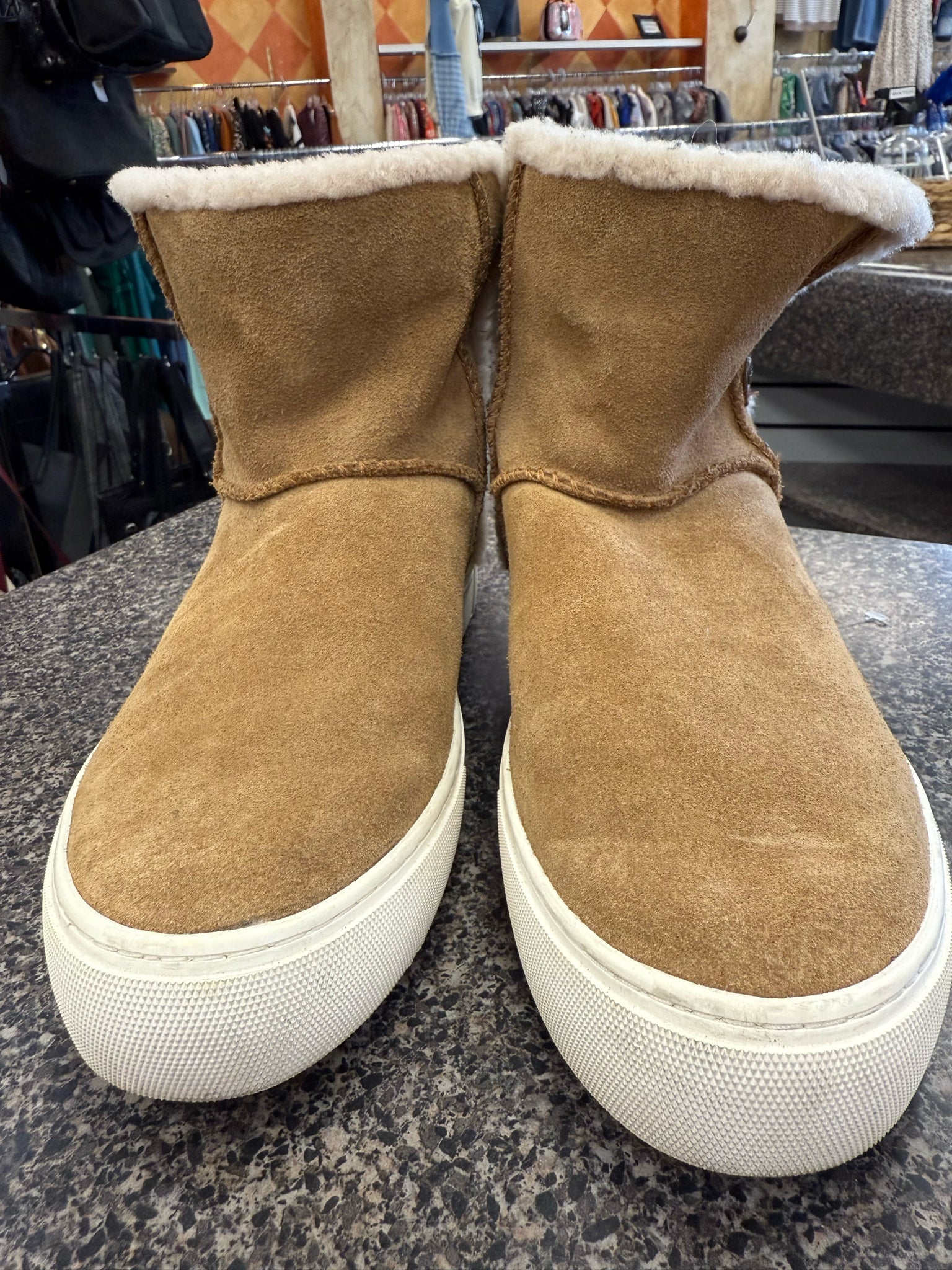 Pre-owned UGG Tan Size 8 Designer Bootie