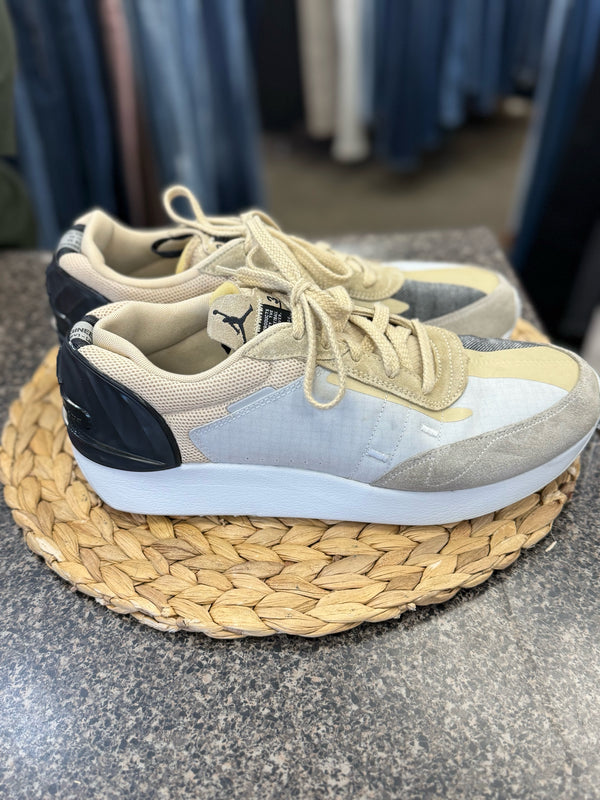 Pre-owned NIKE Tan Gray SHOE SIZE 10.5 MENS Designer Sneaker