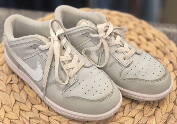 Pre-owned NIKE LIGHT TEAL White Trim Shoe Size 2.5 GIRLS Designer Sneaker