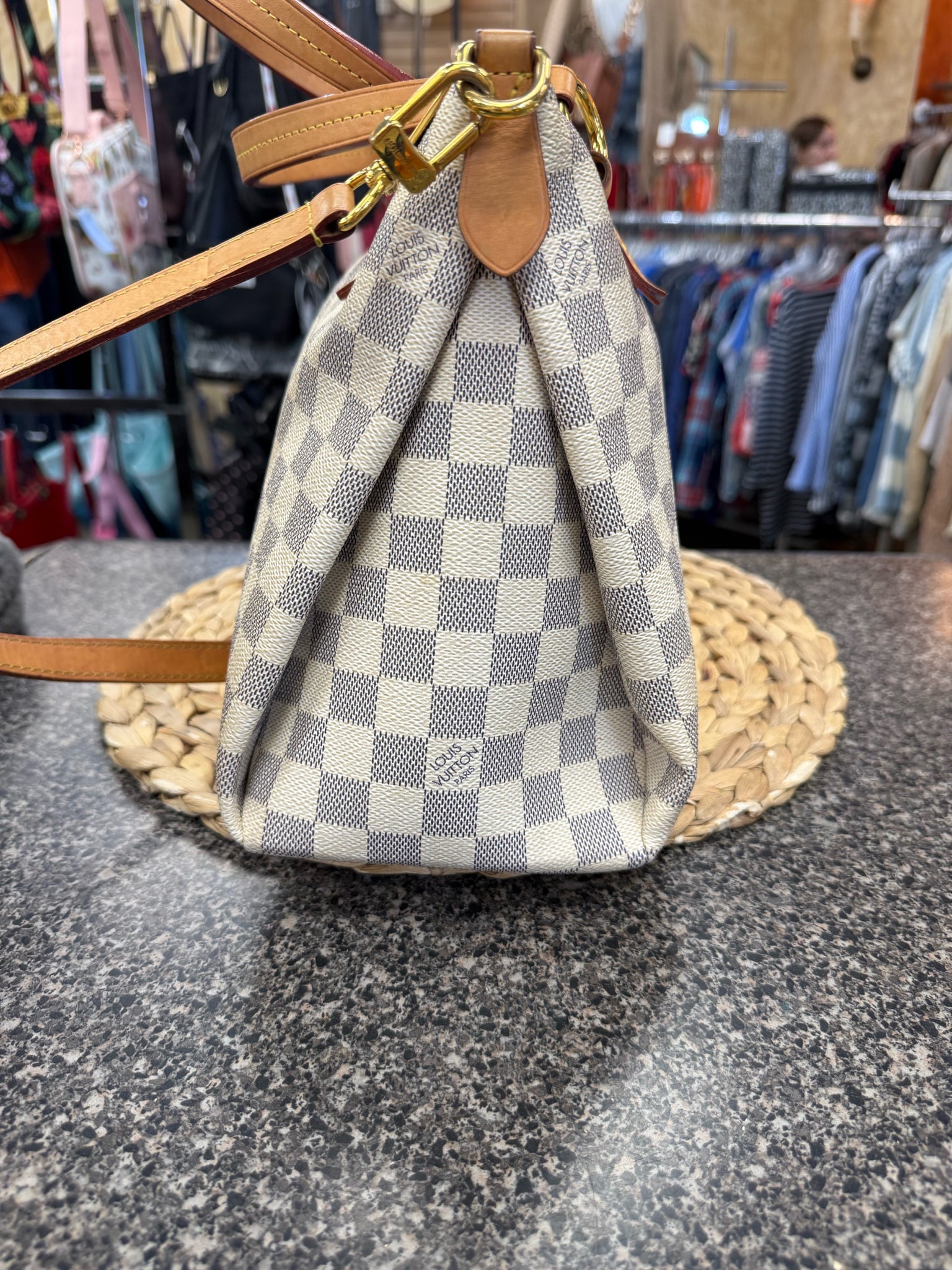 Pre-owned LOUIS VUITTON White Signature Crossbody Designer Purse