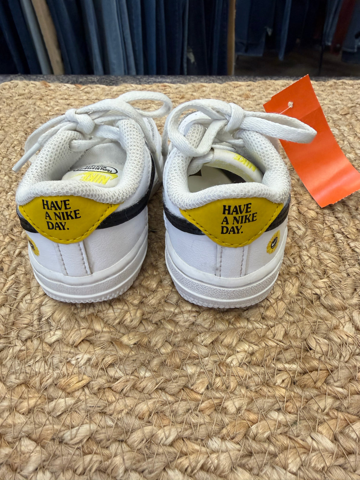 Pre-owned NIKE AIR FORCE White Black Trim C-SIZE 5 Boys Sneaker