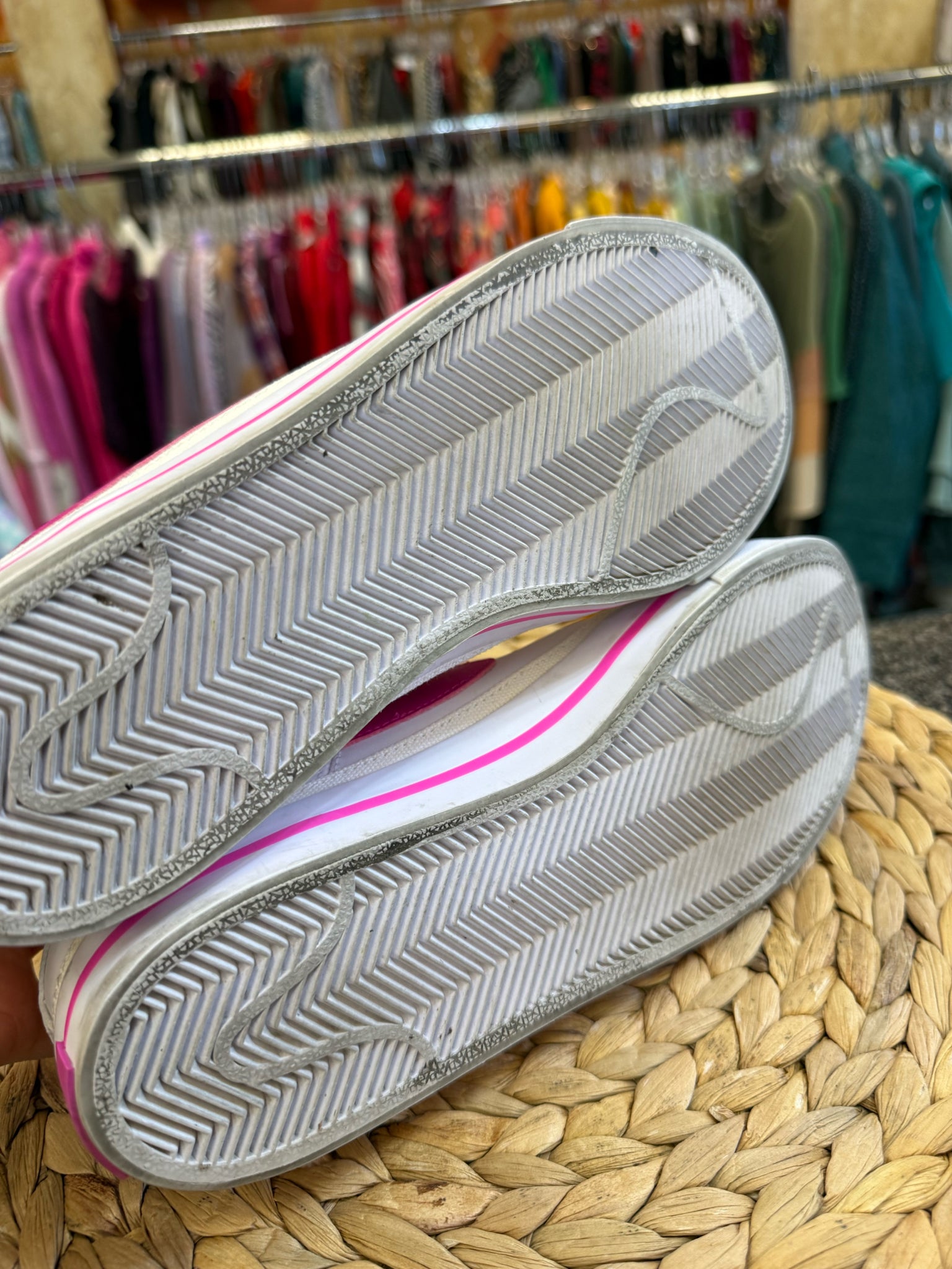 Pre-owned NIKE White Hot Pink Trim Size 7 Sneaker