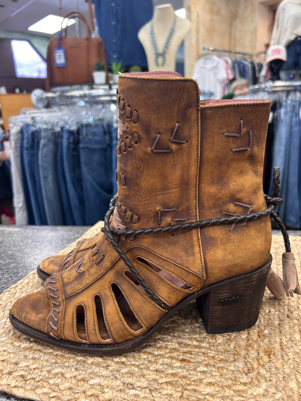 Pre-owned MISS MACIE Light brown Dark Brown Trim Size 10 Designer Bootie