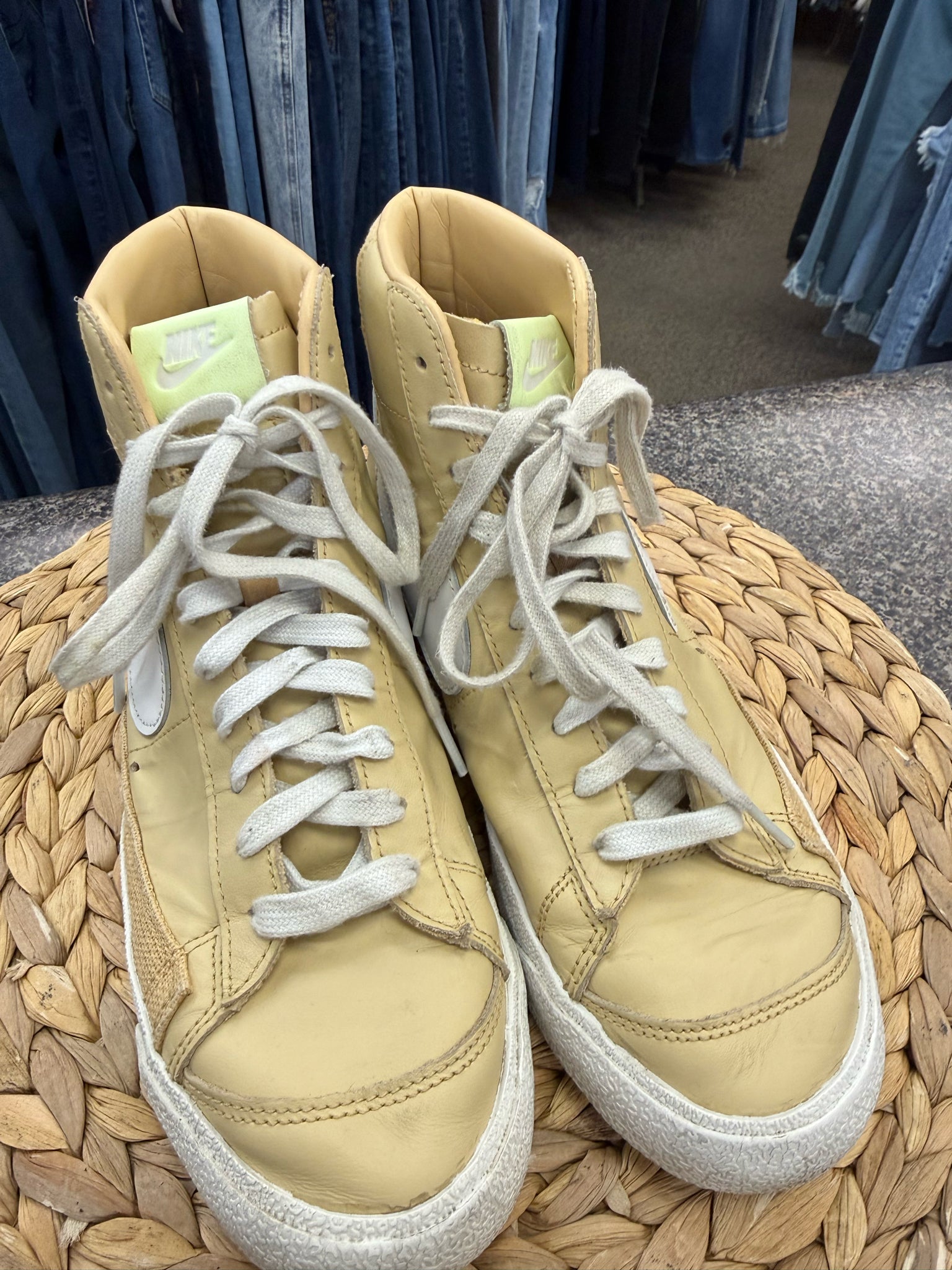 Pre-owned NIKE Beige White Size 9.5 Designer Sneaker