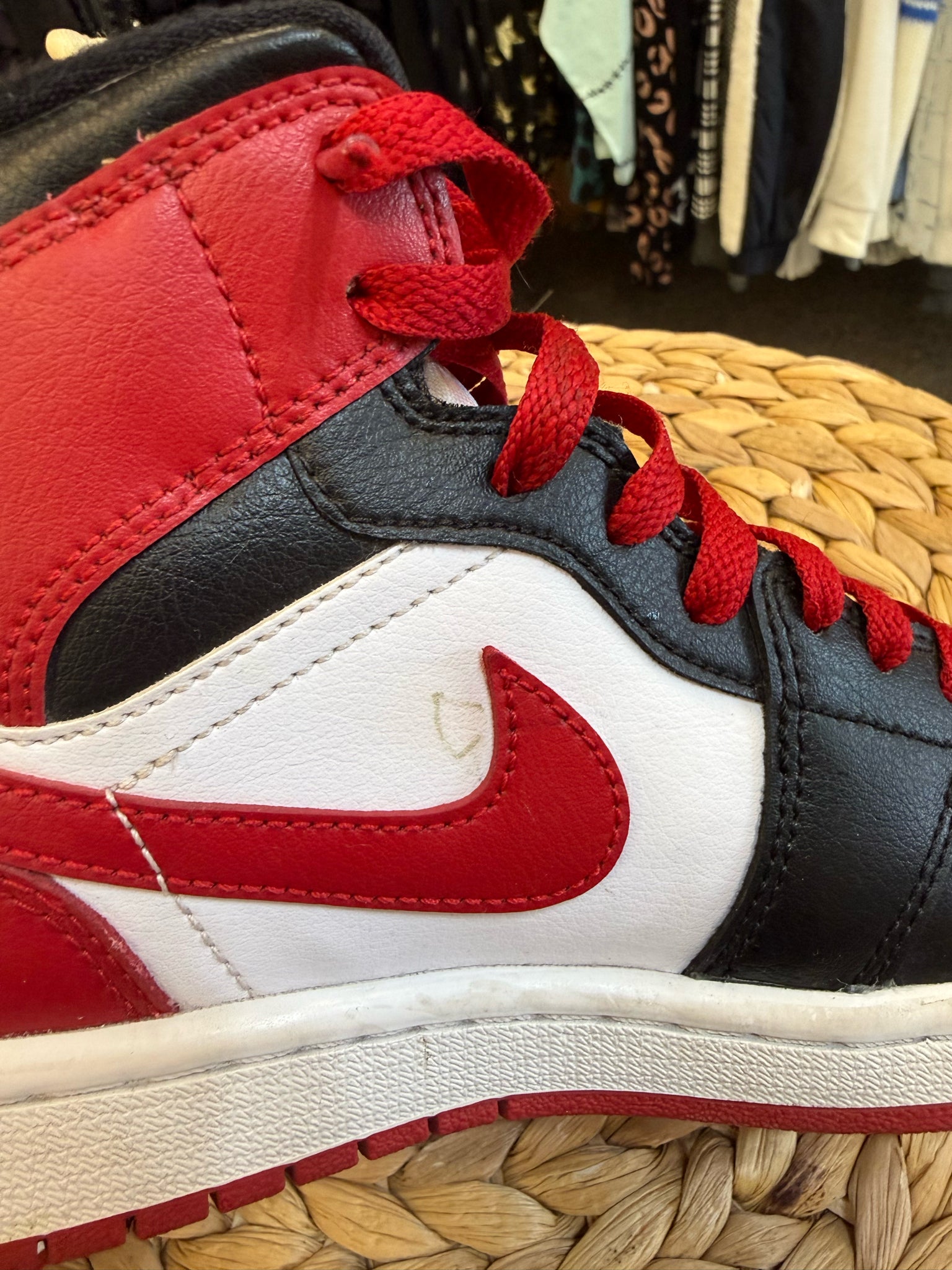 Pre-owned Nike Air Jordan White Black Trim Size 6.5 Designer Sneaker