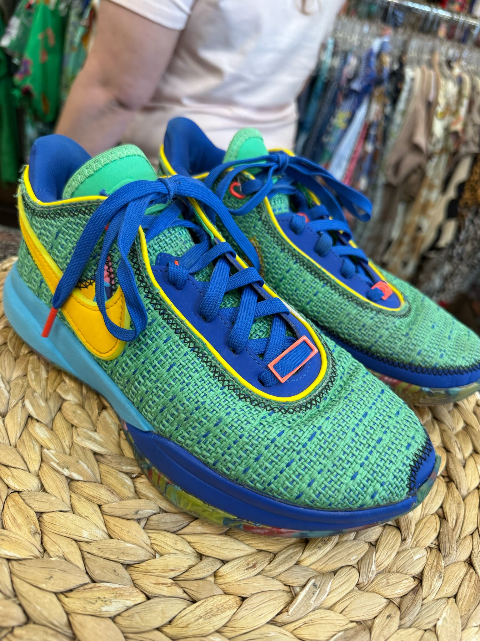 Pre-owned NIKE Green Multi Trim Shoe Size 6.5 Girls Sneaker