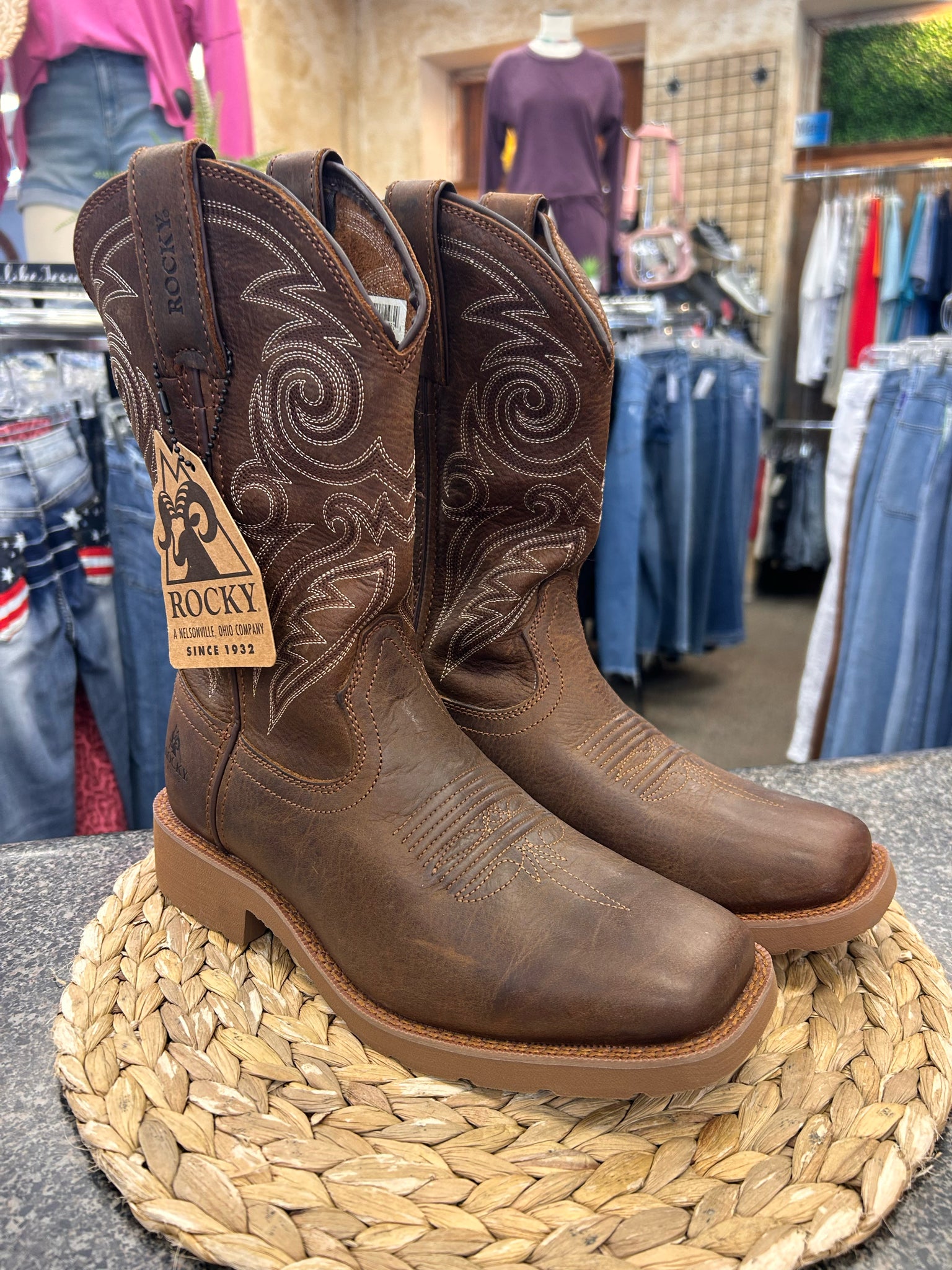 Pre-owned ROCKY Brown White Trim SHOE SIZE 9 Mens Designer Boot
