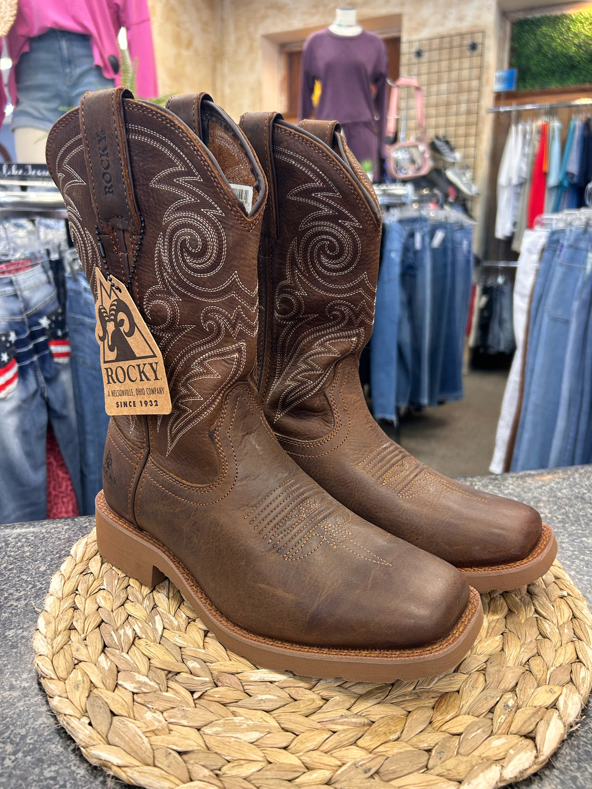 Pre-owned ROCKY Brown White Trim SHOE SIZE 9 Mens Designer Boot