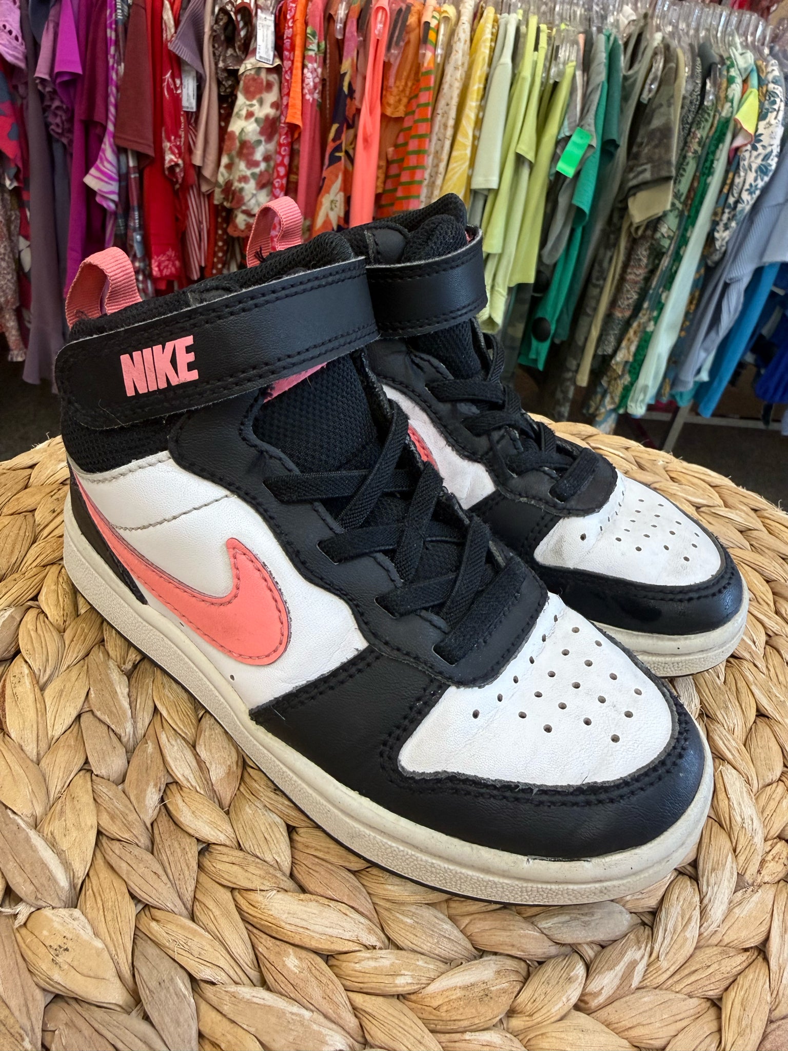 Pre-owned NIKE Black White Shoe Size 11 Girls Sneaker