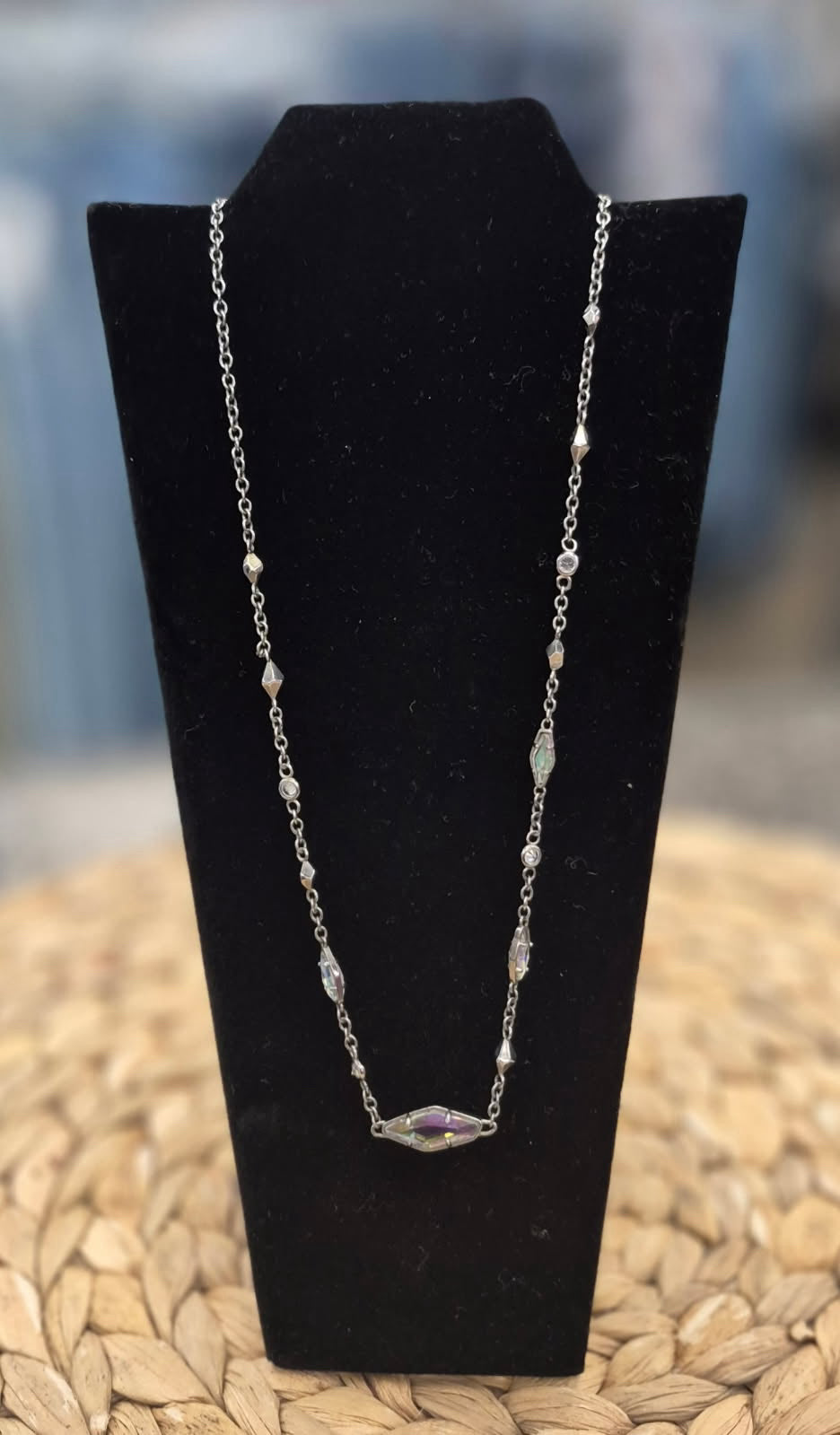 Pre-owned KENDRA SCOTT Silver Iridescent Designer Necklace