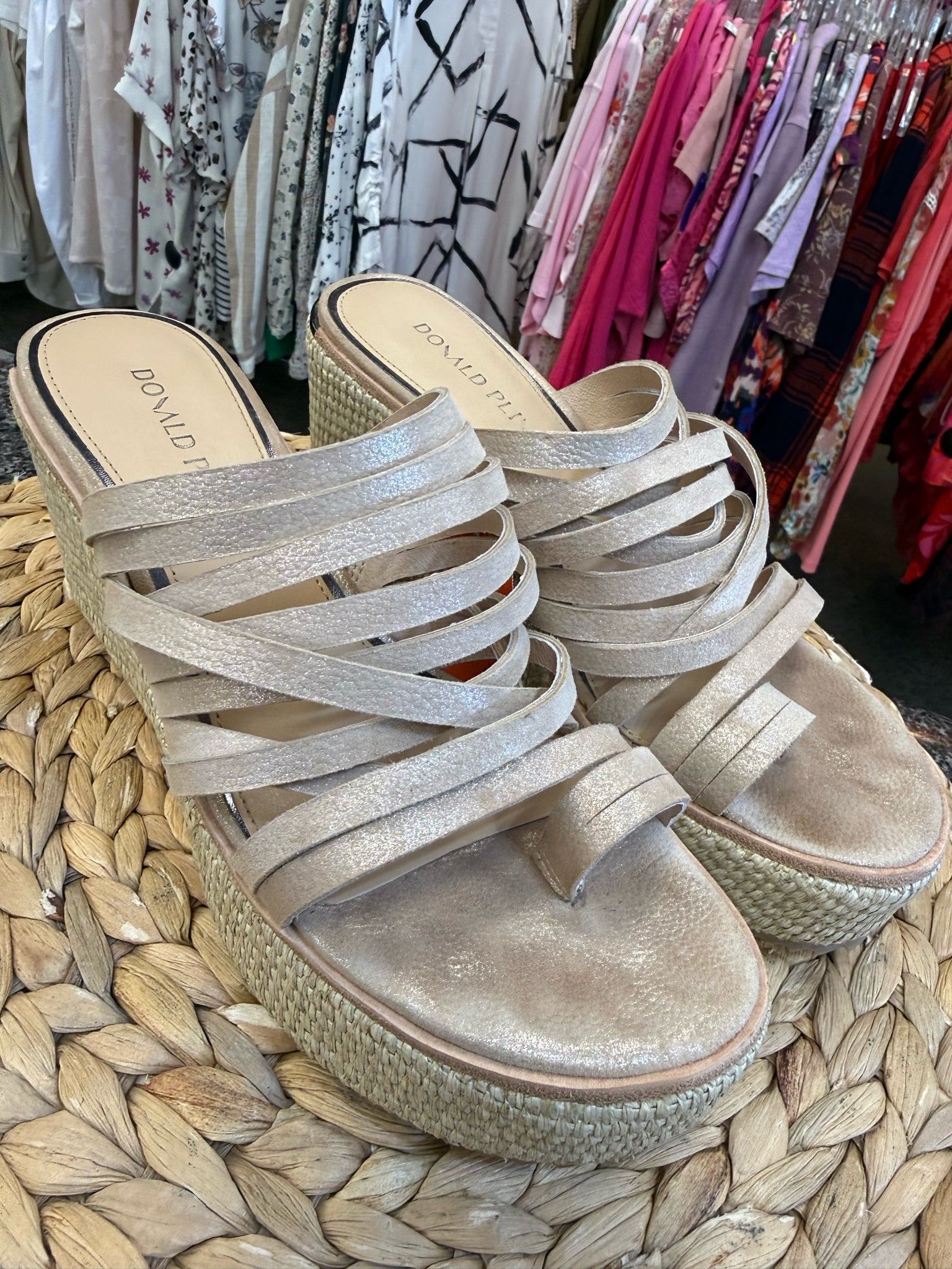 New  Without Tag DONALD PLINER Tan Size 8 Sandal