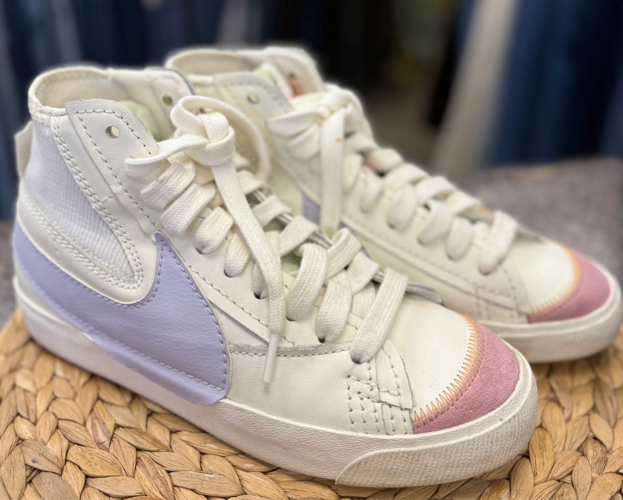 Pre-owned NIKE Off white Lavender Trim Size 9 Designer Sneaker