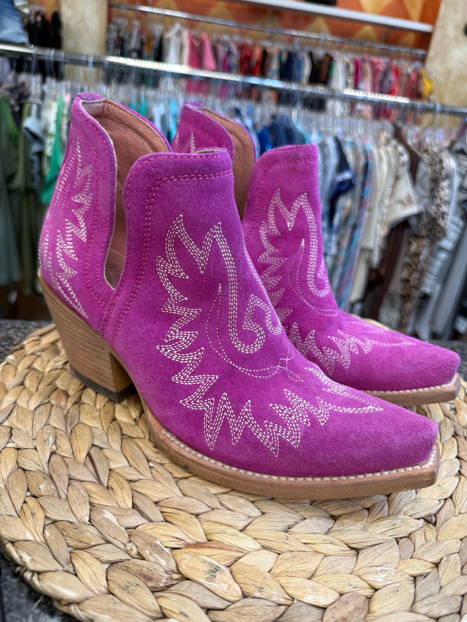 Pre-owned ARIAT Hot pink Size 8 Designer Boot