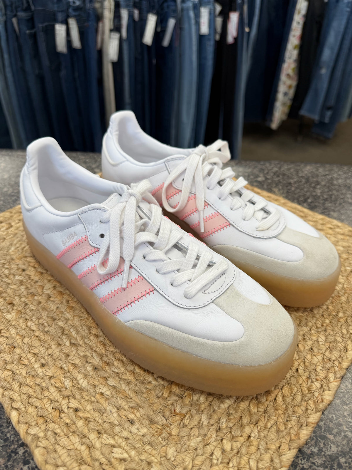 Pre-owned ADIDAS White Pink Trim Size 9 Designer Sneaker