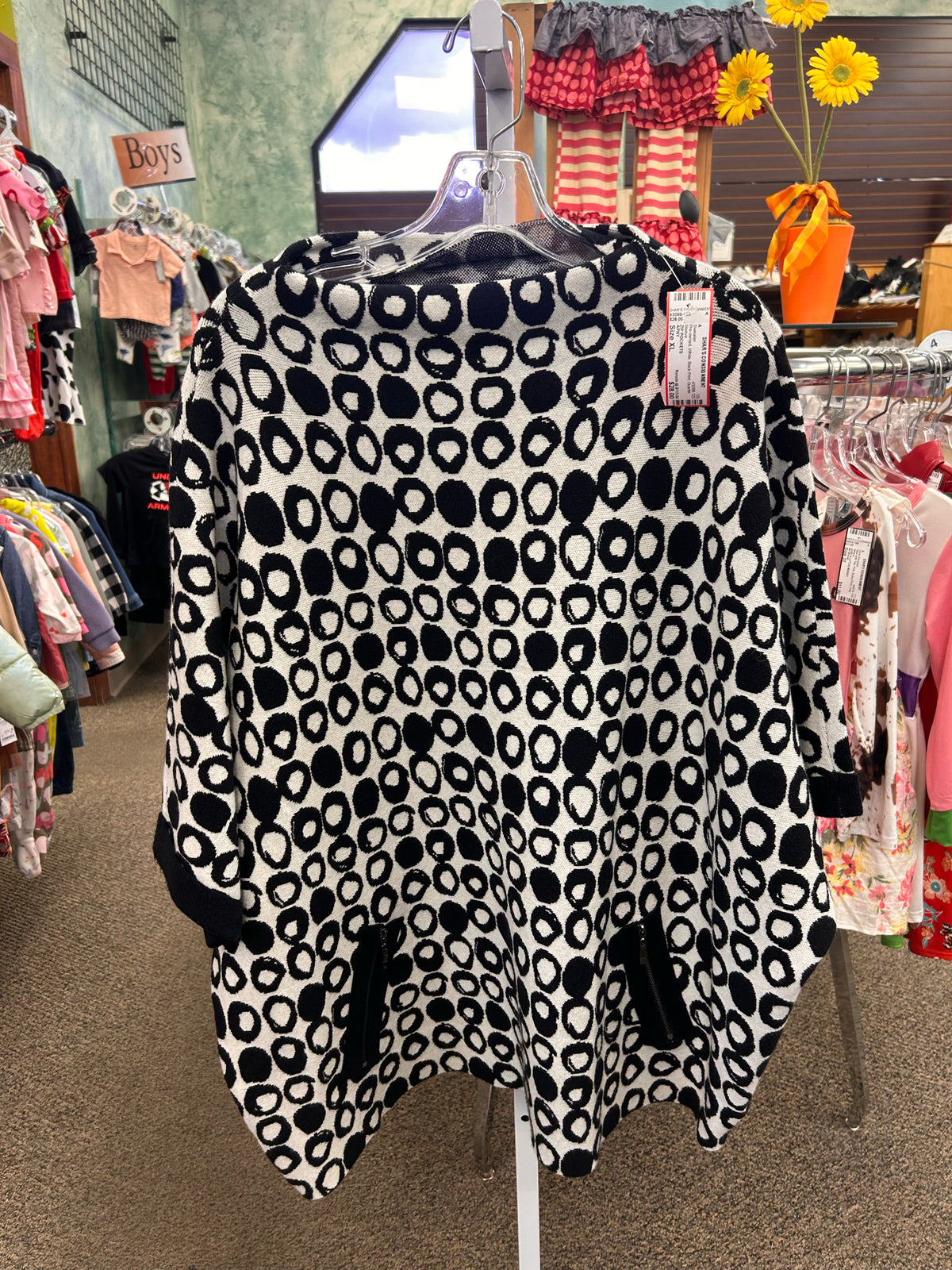 Pre-owned APNY White Black Print Size XL Quarter Sleeve Sweater