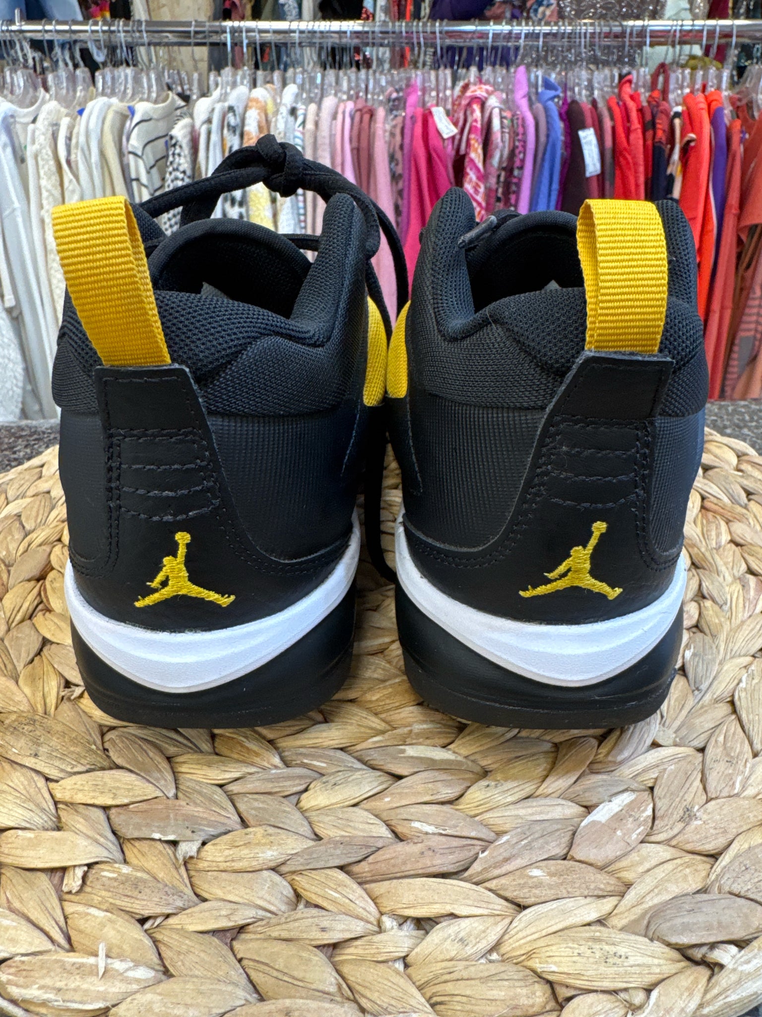 Pre-owned NIKE Black Yellow Trim C-SIZE 6.5 Boys Designer Sneaker