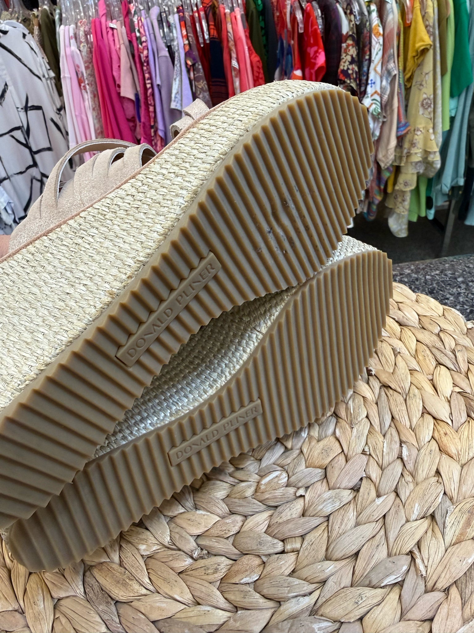 New  Without Tag DONALD PLINER Tan Size 8 Sandal