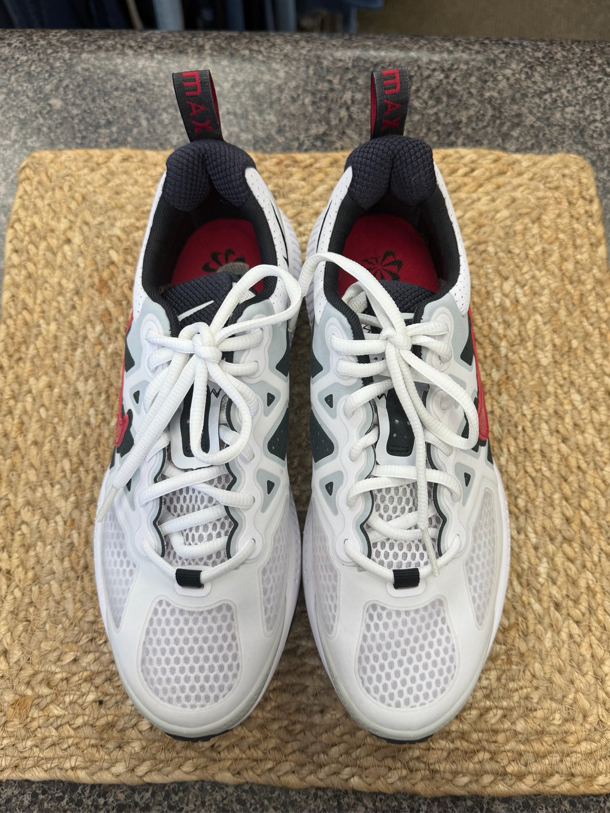 Pre-owned NIKE White Red Trim Size 7 Sneaker