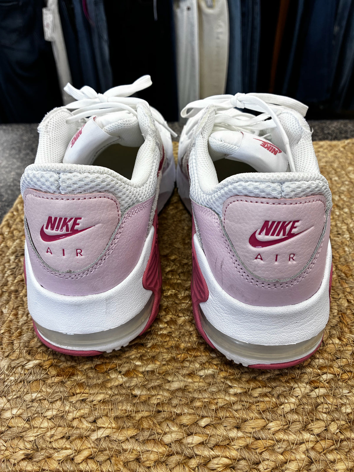 Pre-owned NIKE White Pink Trim Size 9 Designer Sneaker